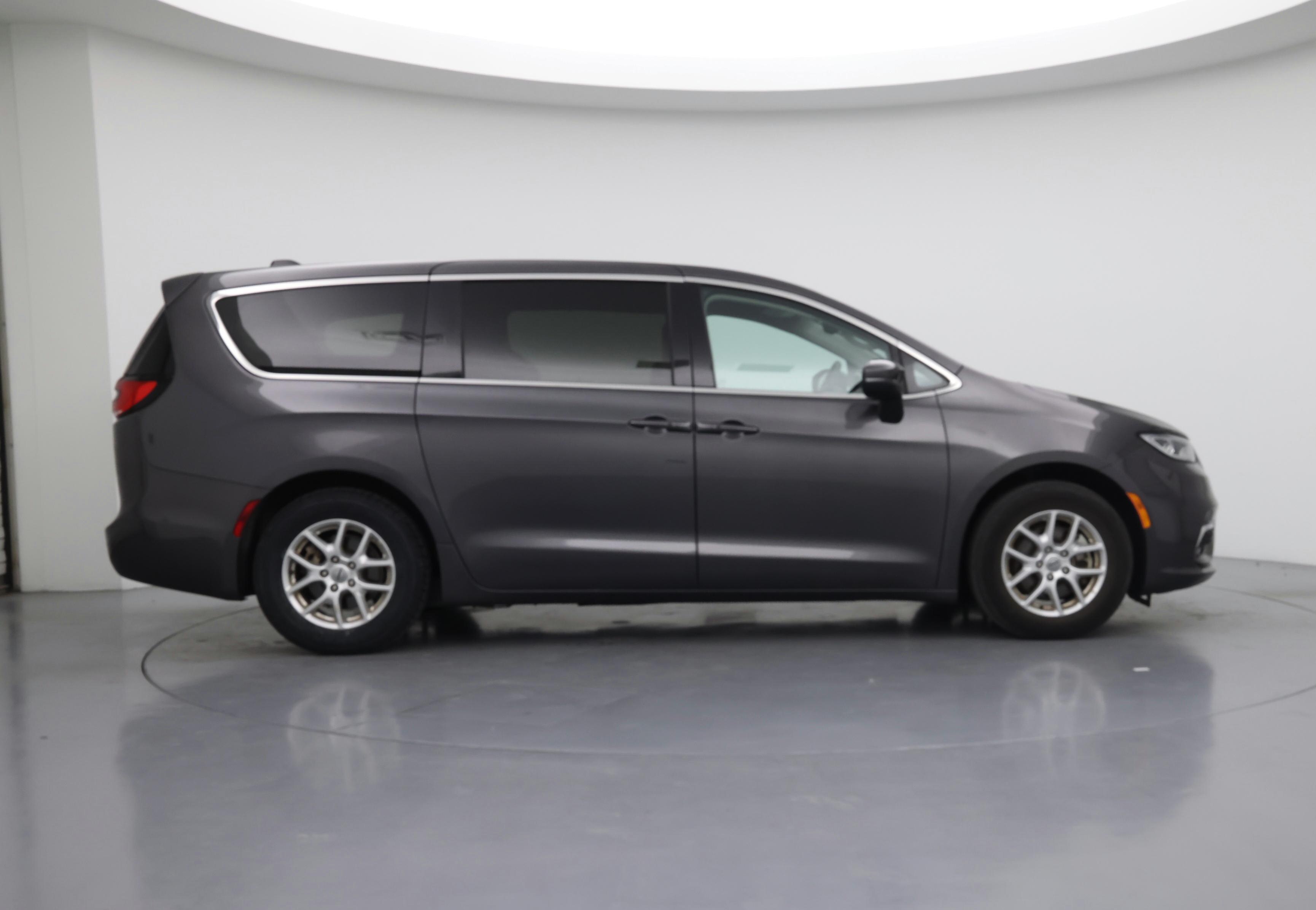 Thumbnail: 2023 Chrysler Pacifica - 7