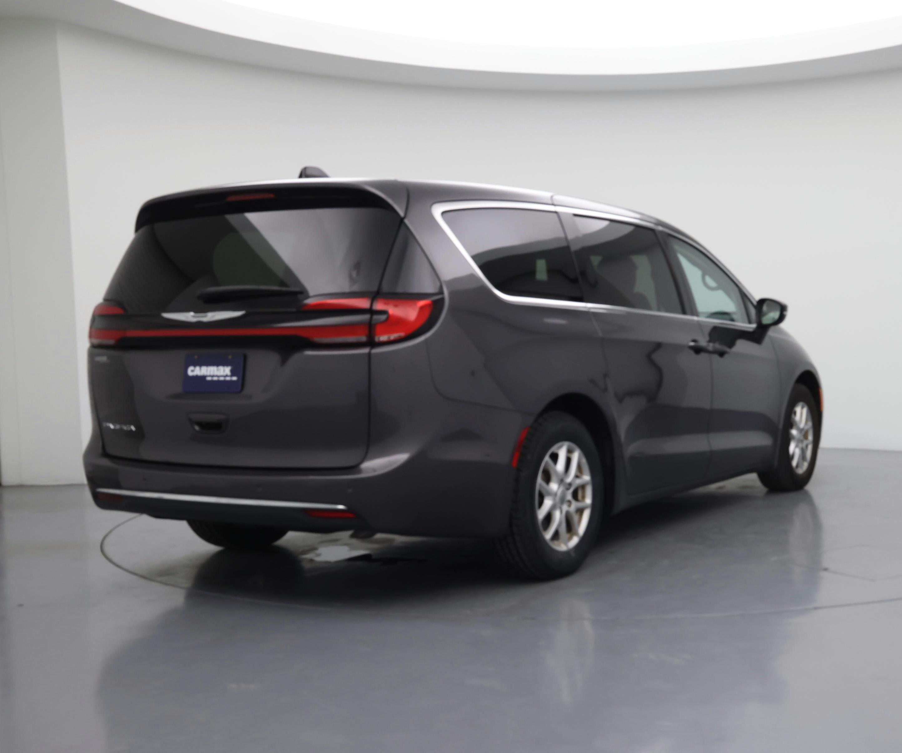 Thumbnail: 2023 Chrysler Pacifica - 8