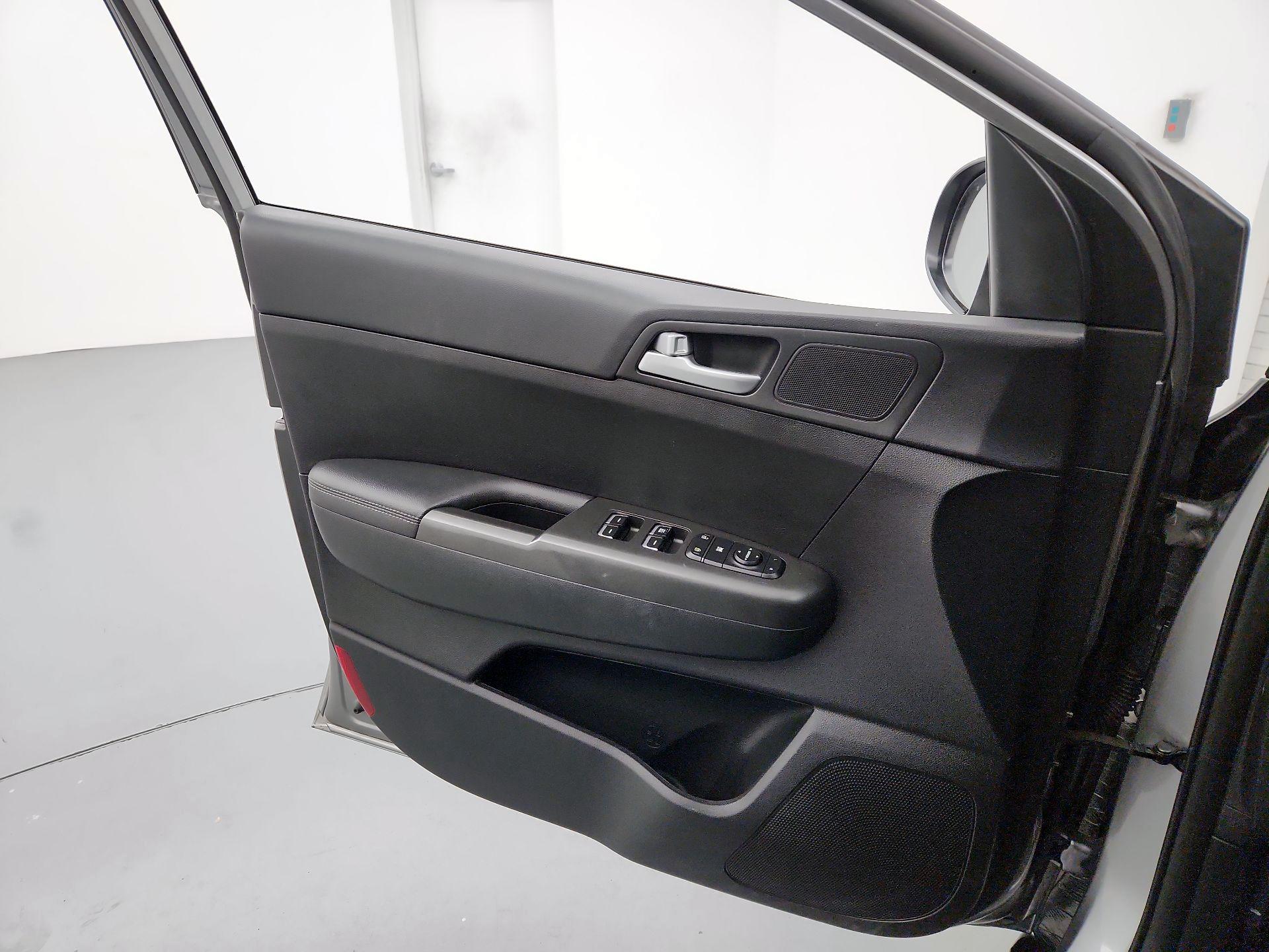 Thumbnail: 2022 Kia Sportage - 12