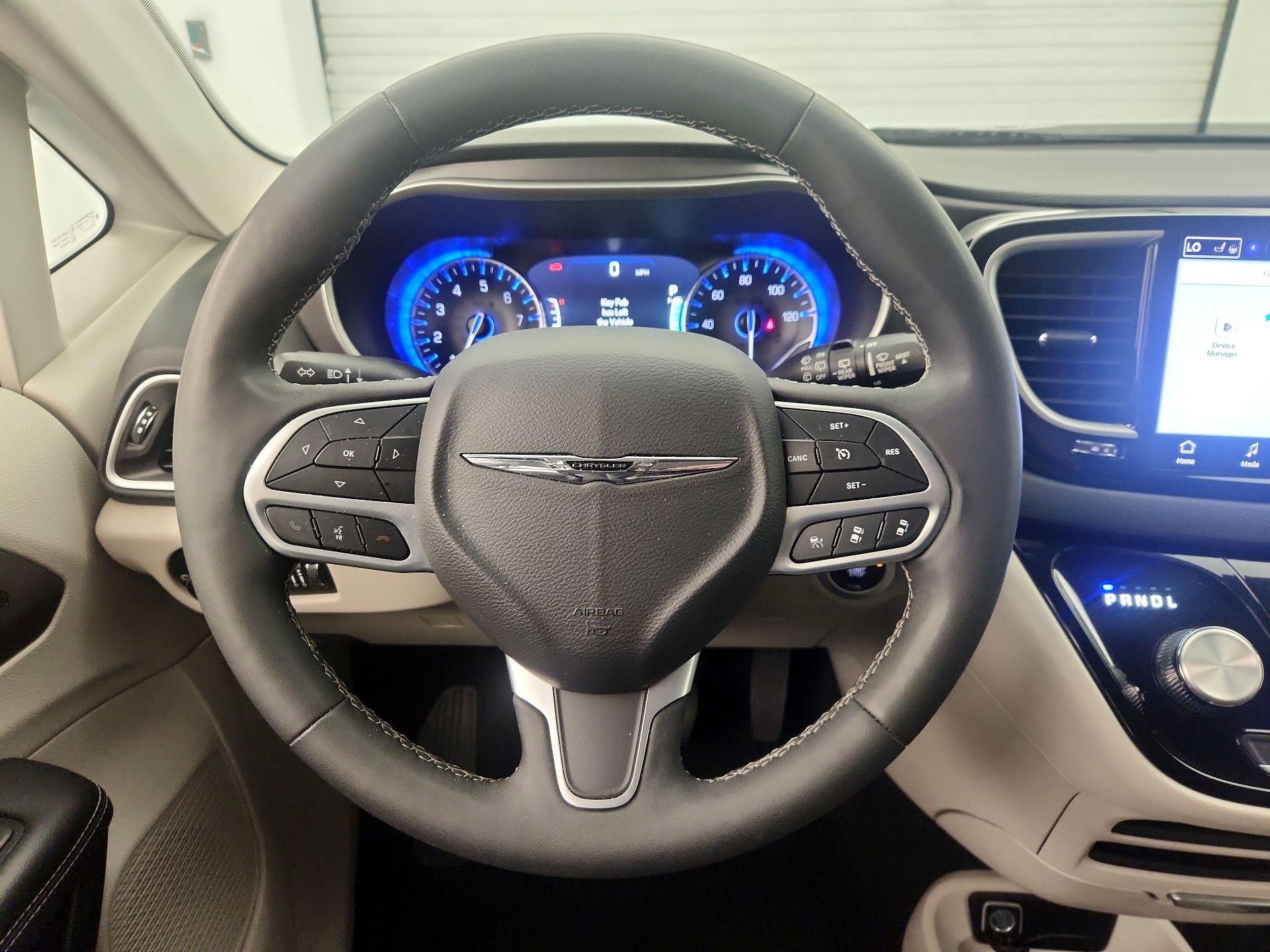 Thumbnail: 2023 Chrysler Pacifica - 10