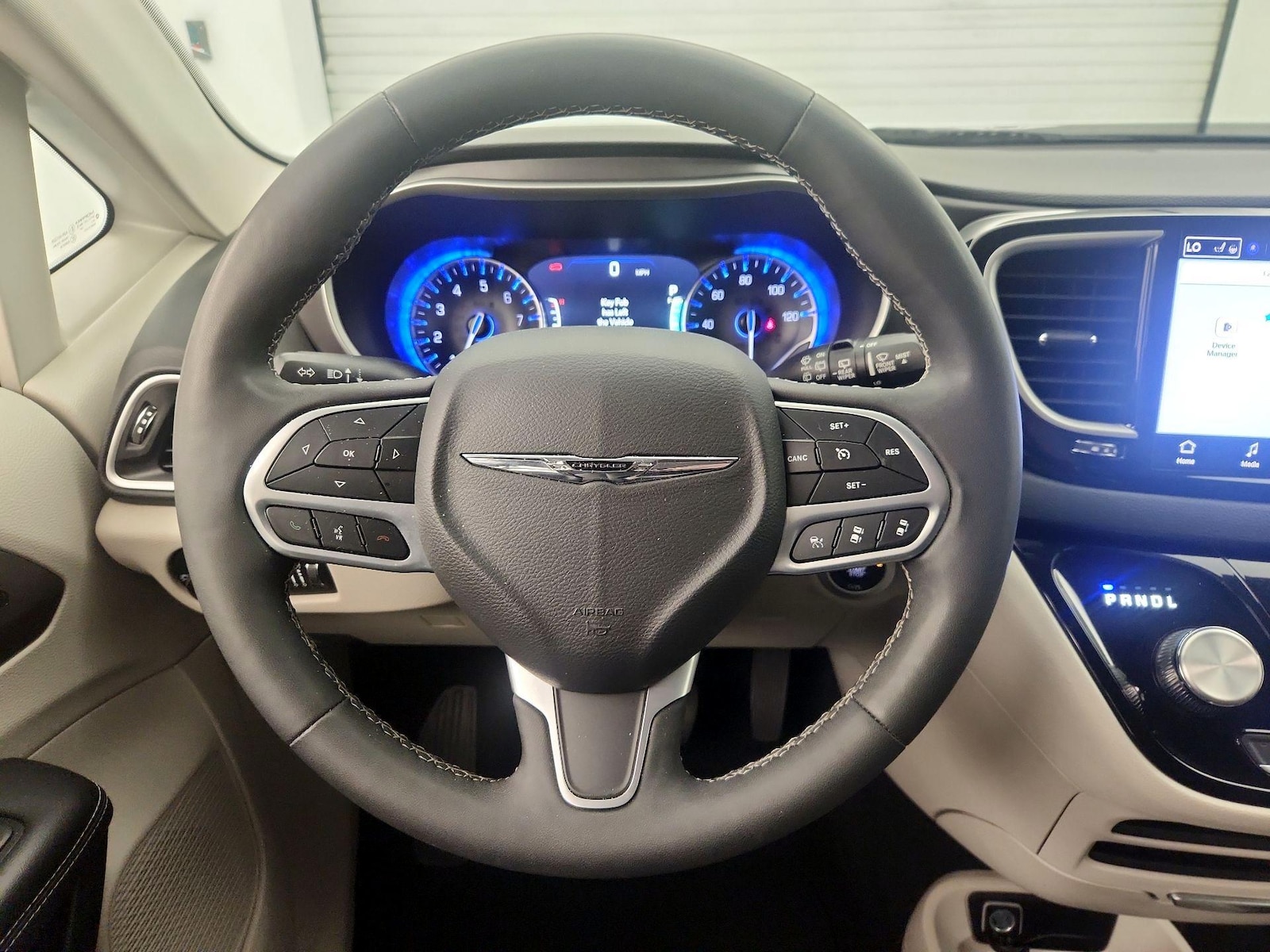 2023 Chrysler Pacifica Touring L - Photo 11