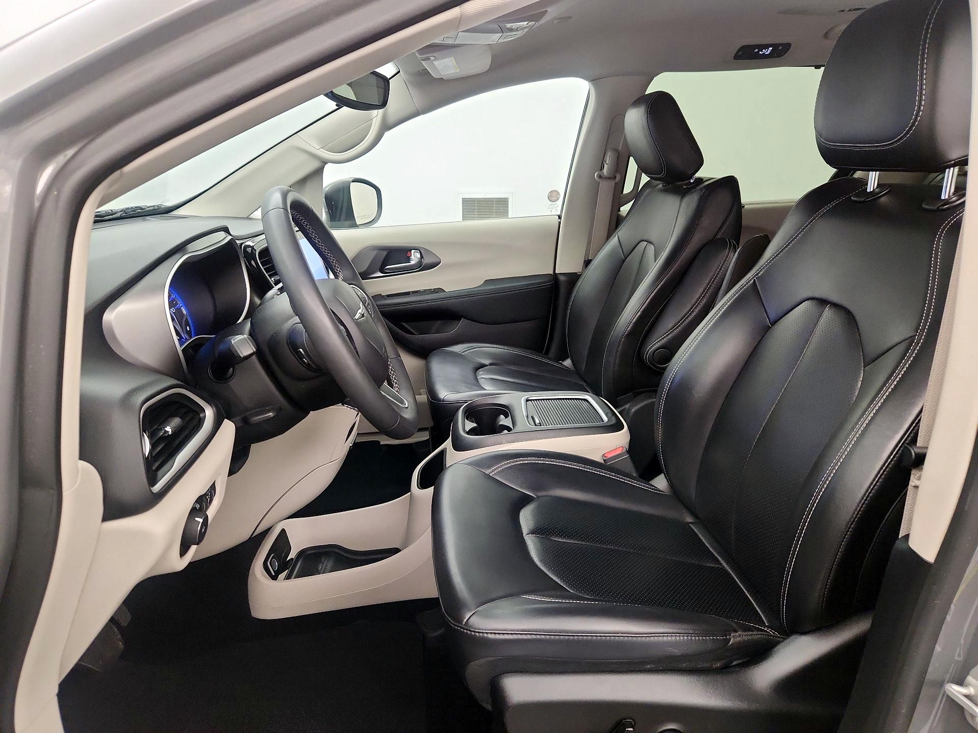 Thumbnail: 2023 Chrysler Pacifica - 11