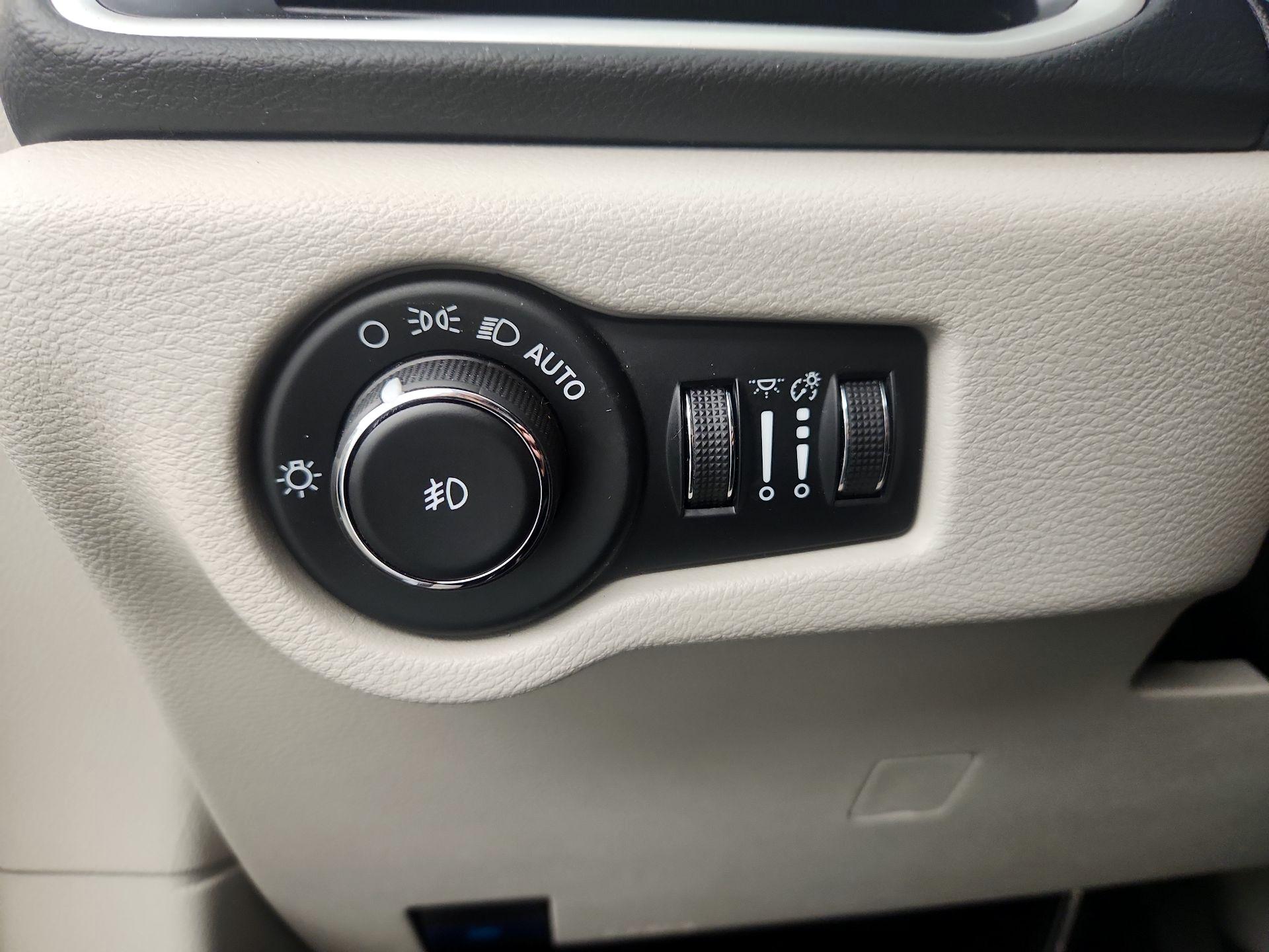 Thumbnail: 2023 Chrysler Pacifica - 13