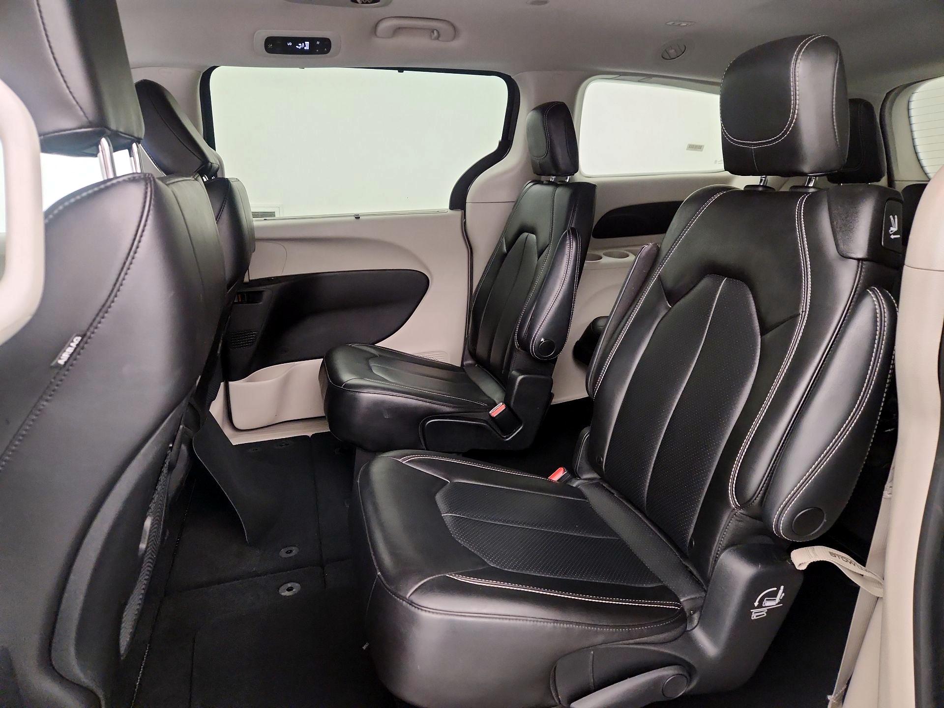 Thumbnail: 2023 Chrysler Pacifica - 19