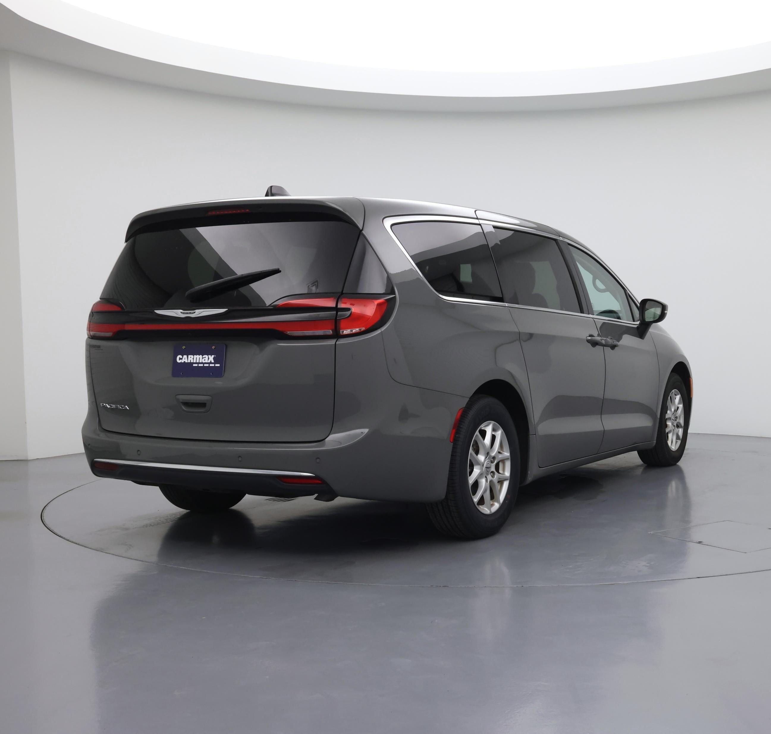 Thumbnail: 2023 Chrysler Pacifica - 8