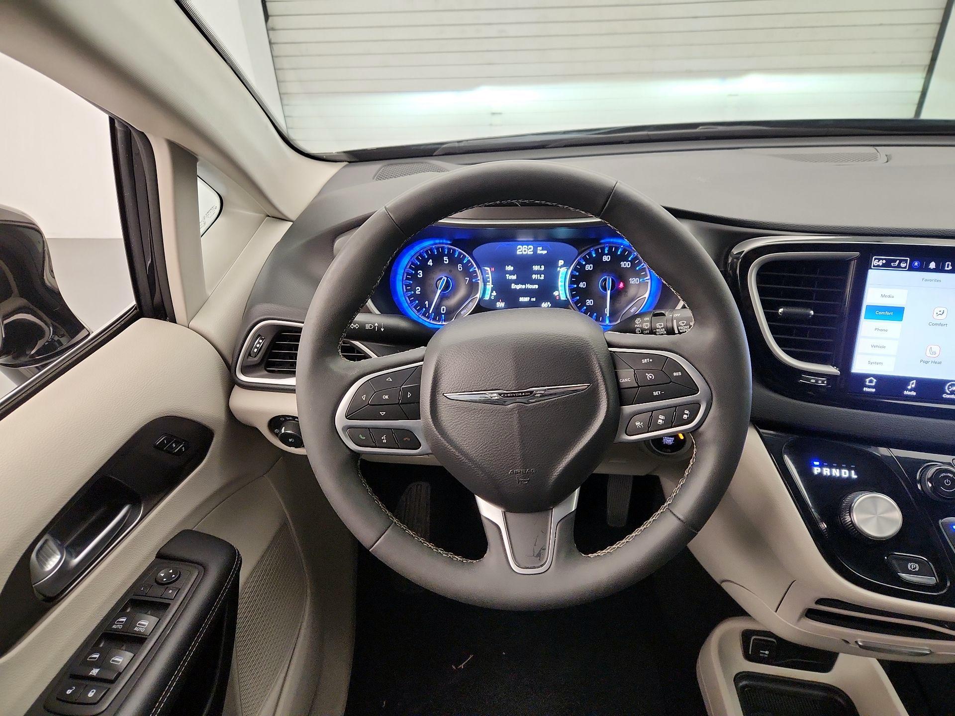 Thumbnail: 2024 Chrysler Pacifica - 10