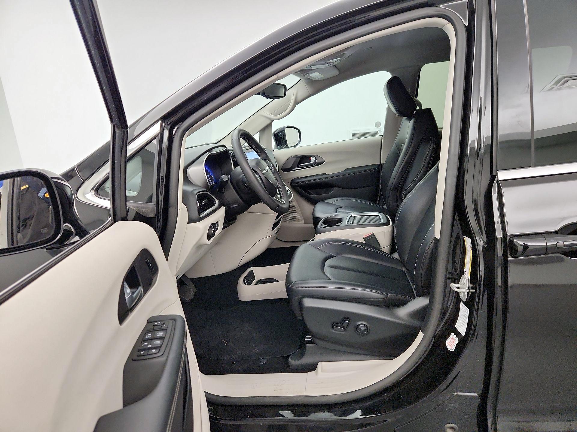 Thumbnail: 2024 Chrysler Pacifica - 11