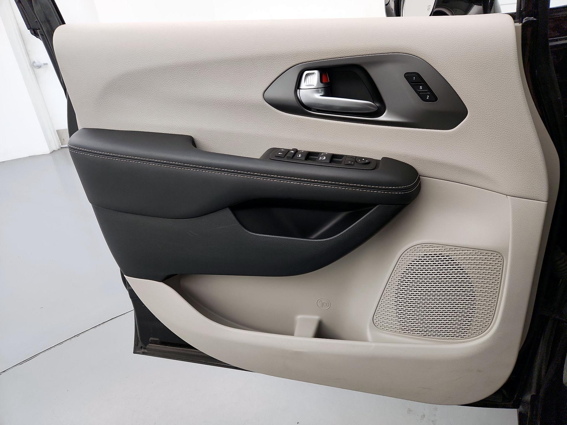 Thumbnail: 2024 Chrysler Pacifica - 12