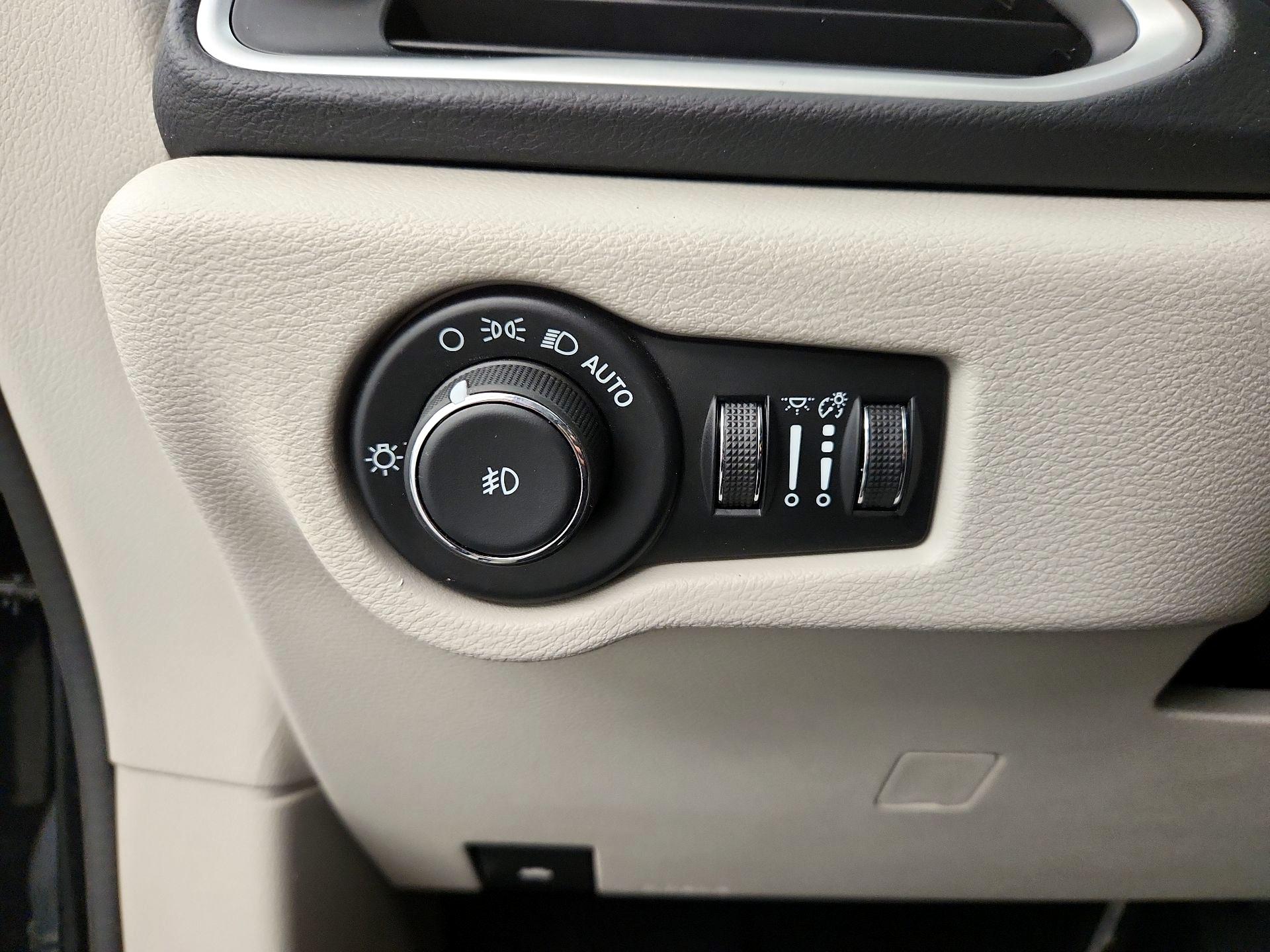 Thumbnail: 2024 Chrysler Pacifica - 13