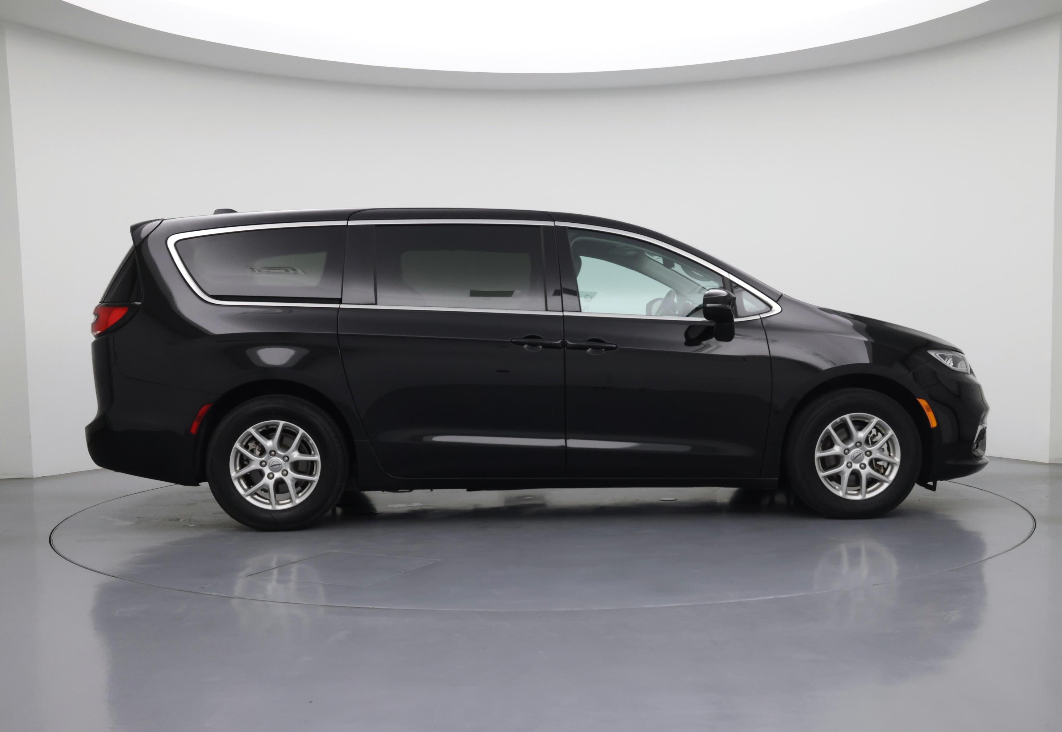 Thumbnail: 2024 Chrysler Pacifica - 7