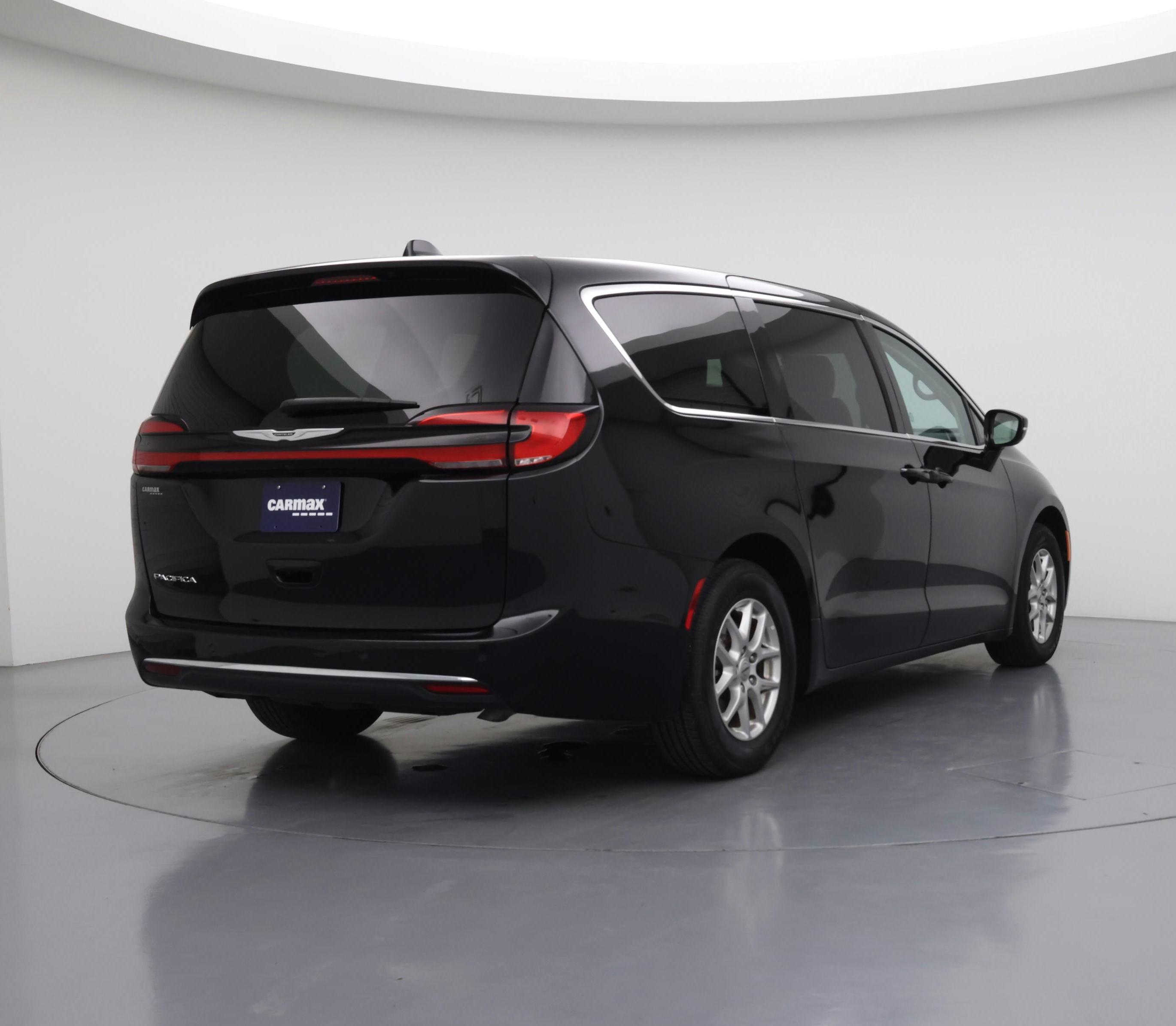 Thumbnail: 2024 Chrysler Pacifica - 8