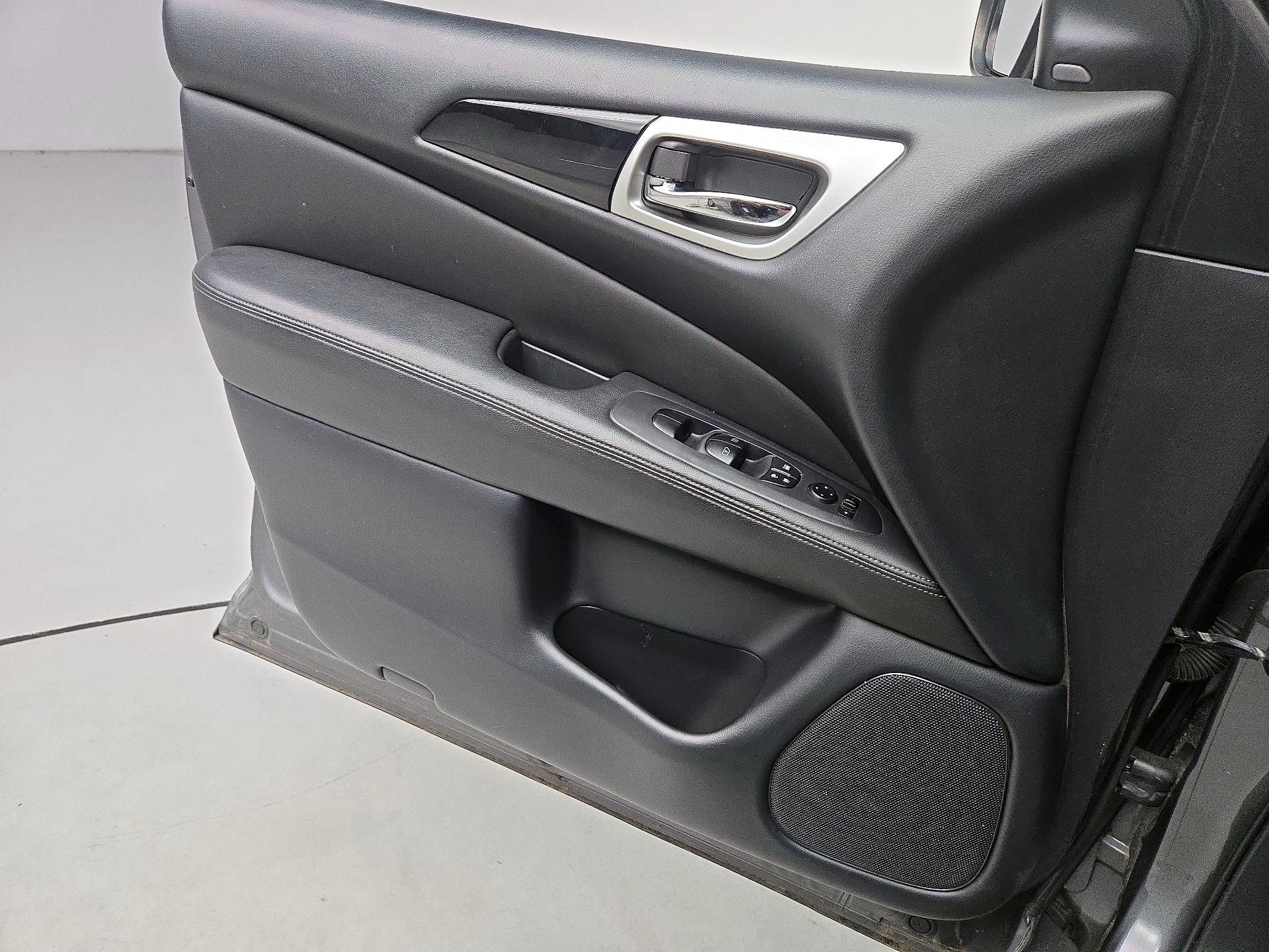 Thumbnail: 2019 Nissan Pathfinder - 12