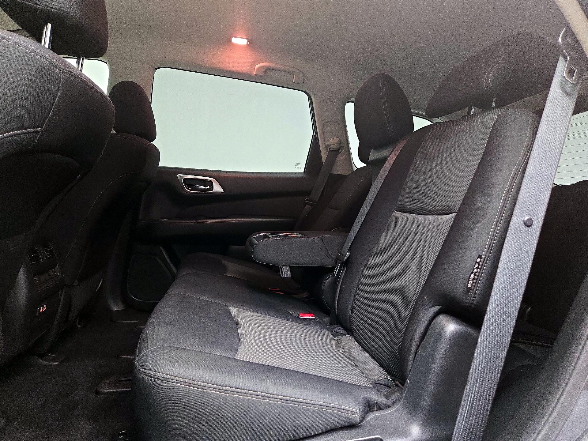 Thumbnail: 2019 Nissan Pathfinder - 19