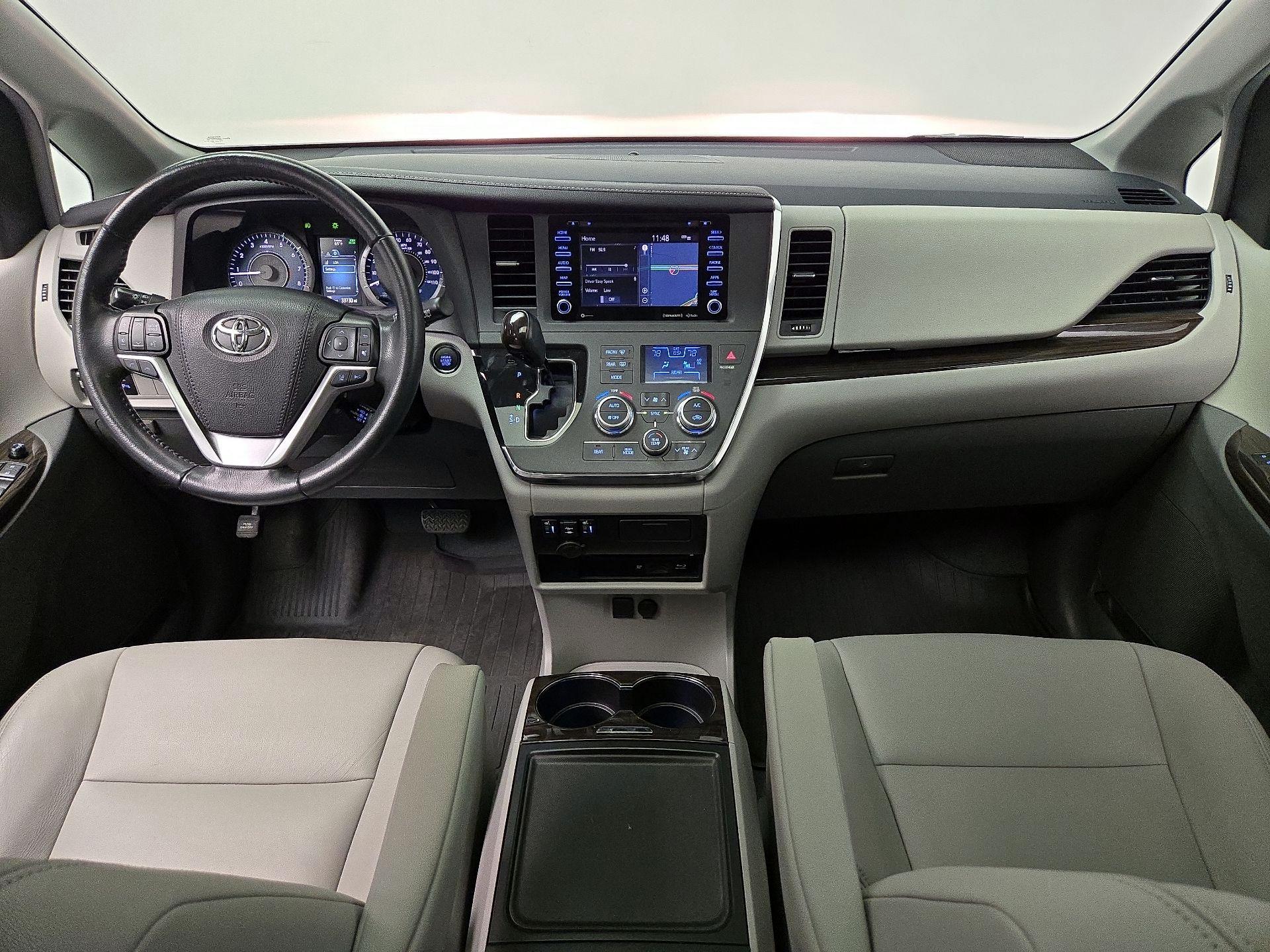 Thumbnail: 2019 Toyota Sienna - 9