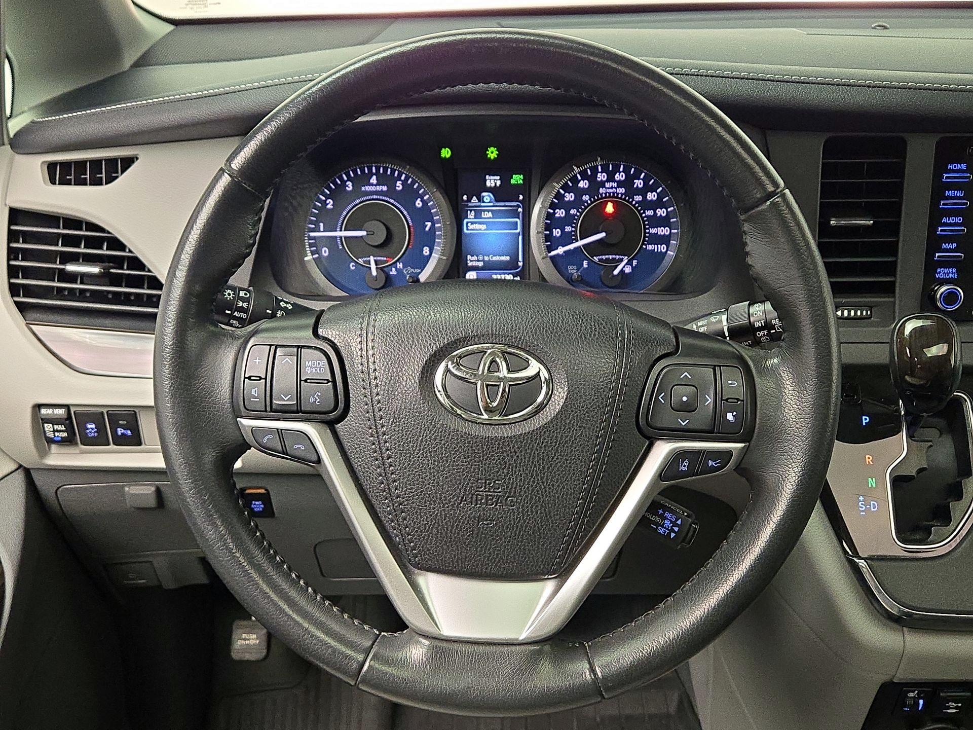 Thumbnail: 2019 Toyota Sienna - 10