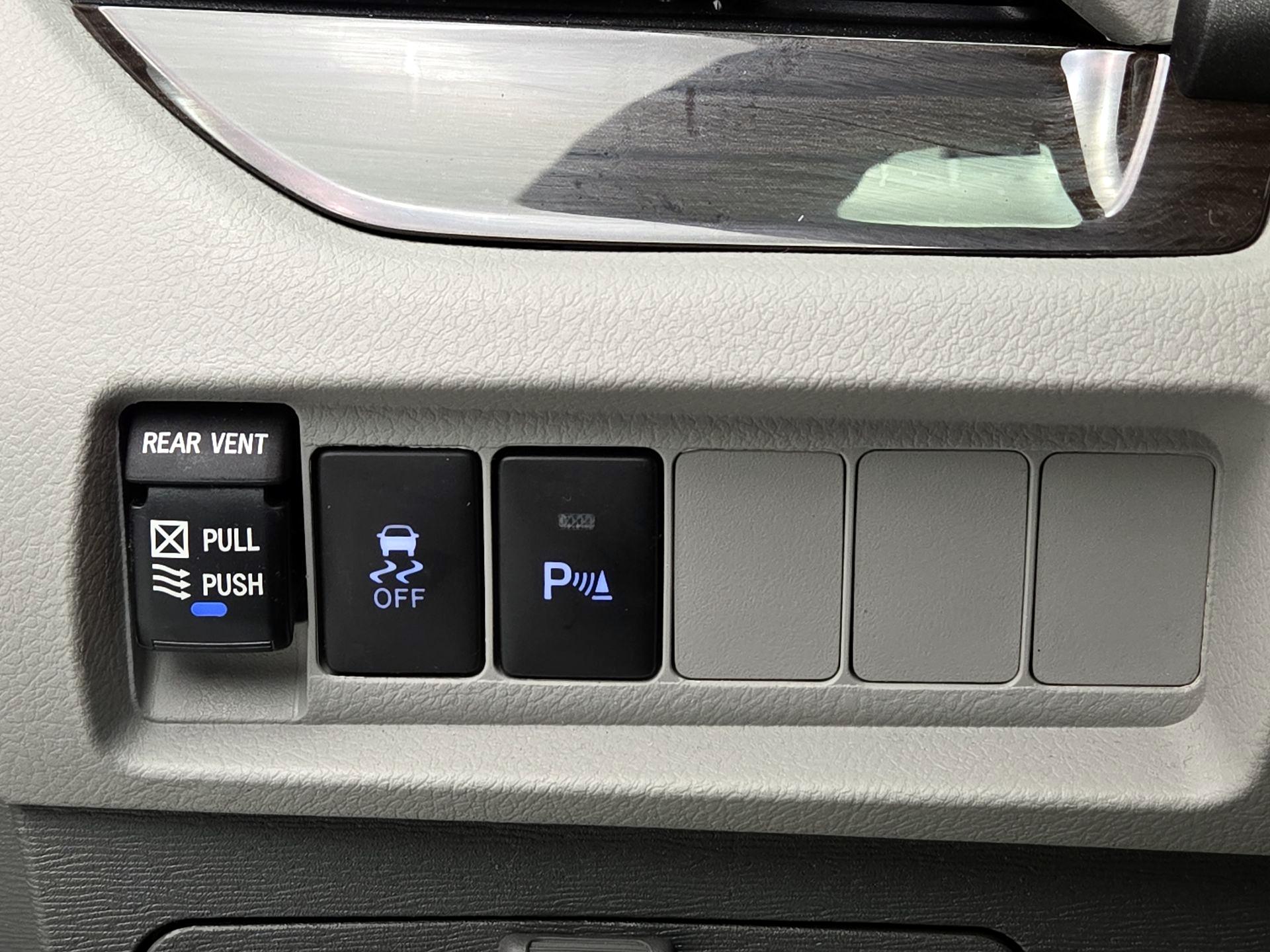 Thumbnail: 2019 Toyota Sienna - 13