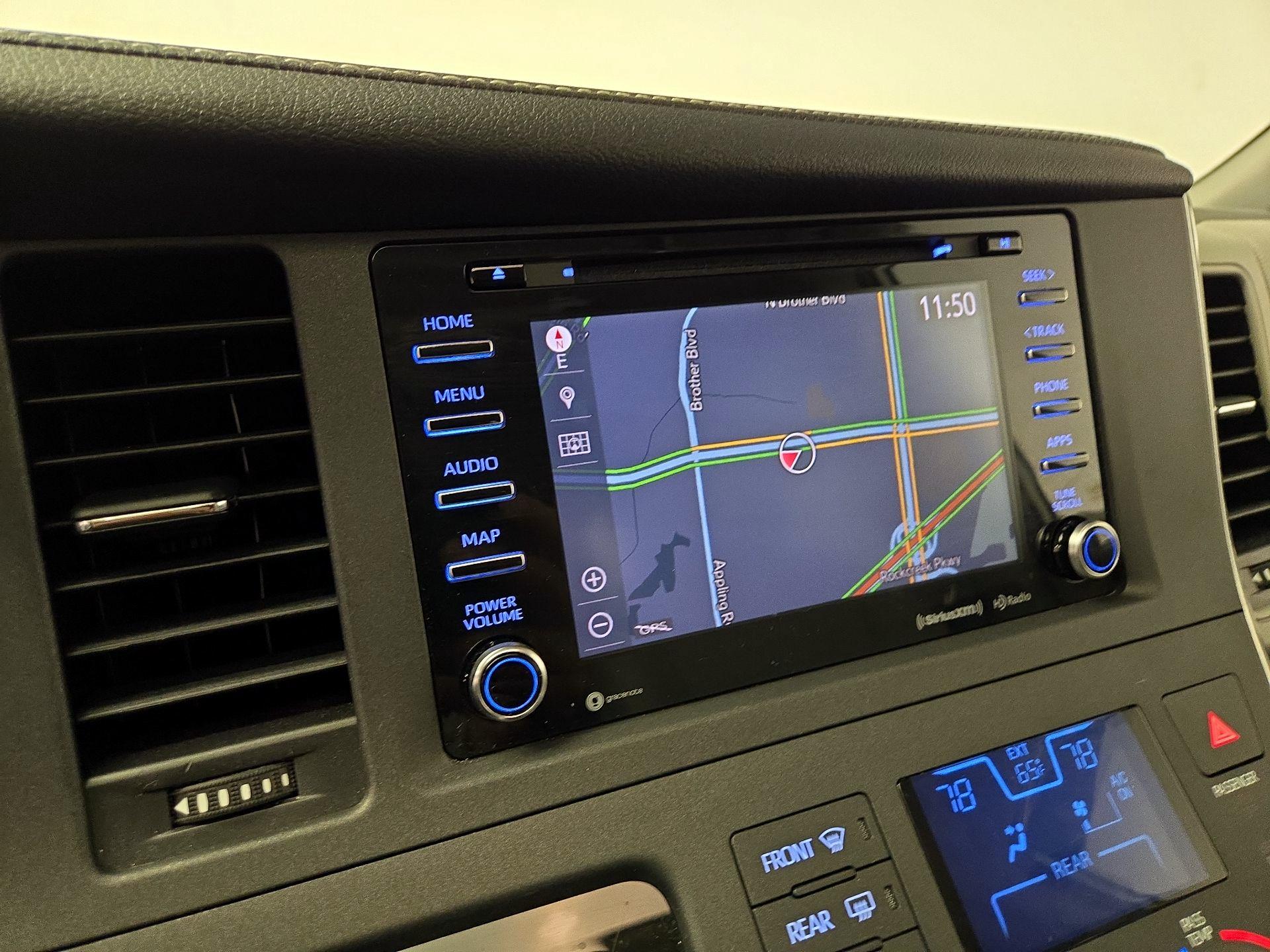 Thumbnail: 2019 Toyota Sienna - 14