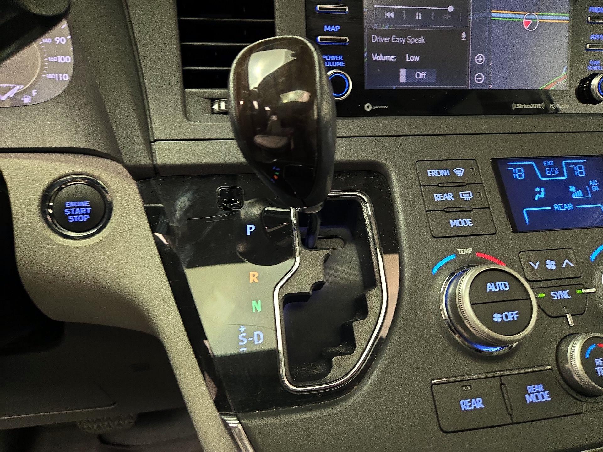 Thumbnail: 2019 Toyota Sienna - 18