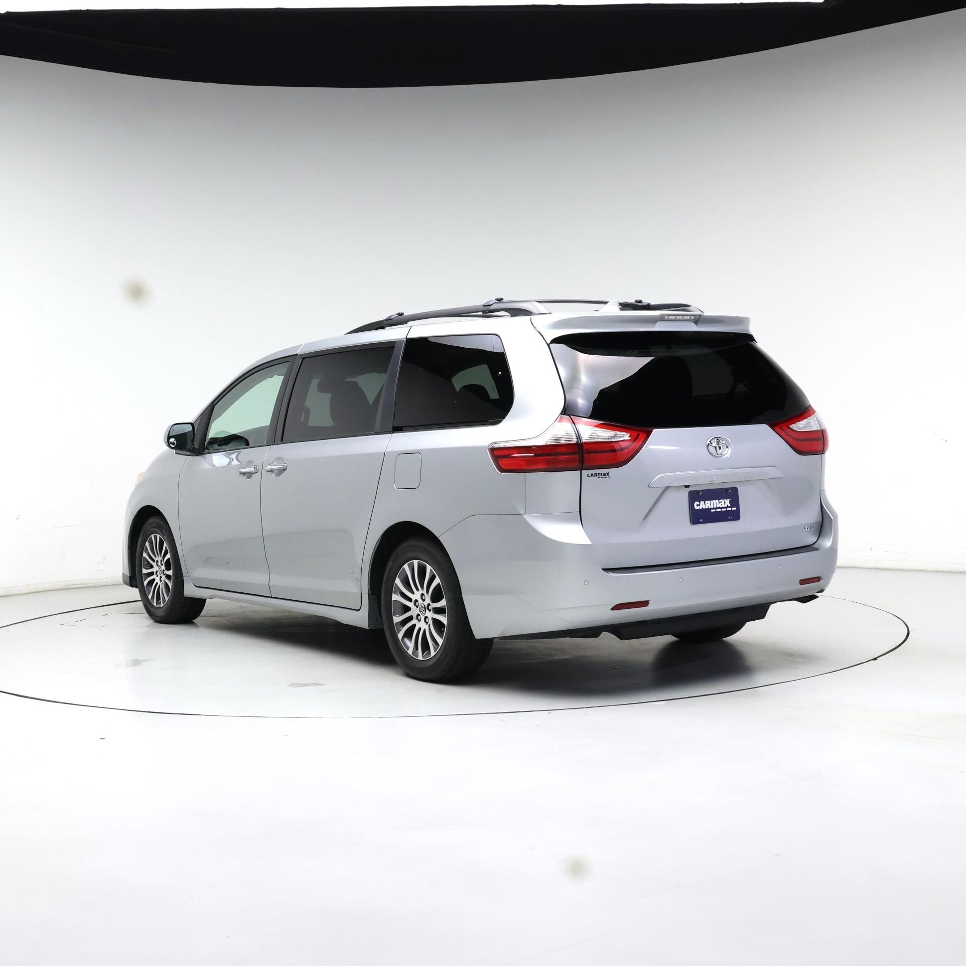 Thumbnail: 2019 Toyota Sienna - 2