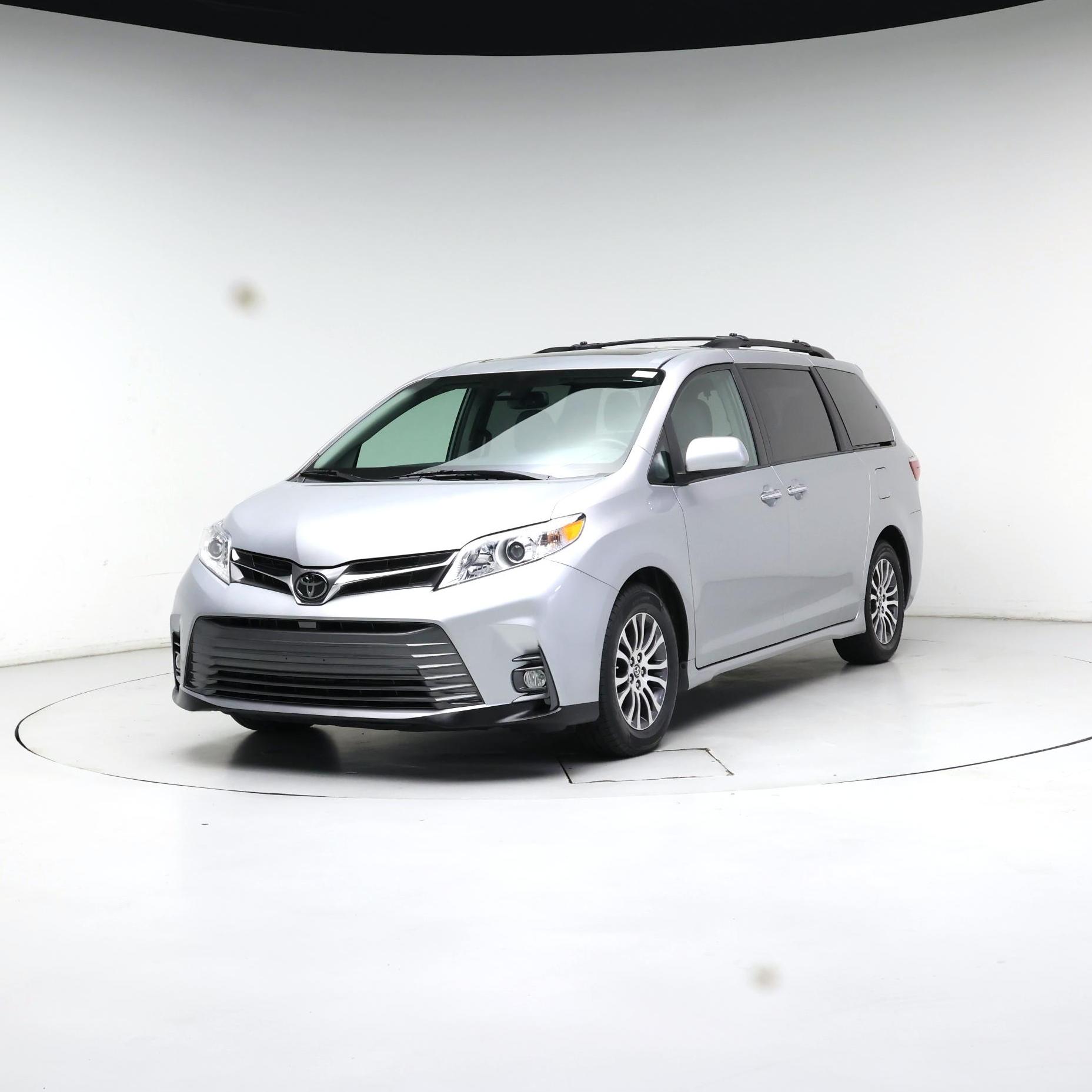 Thumbnail: 2019 Toyota Sienna - 4