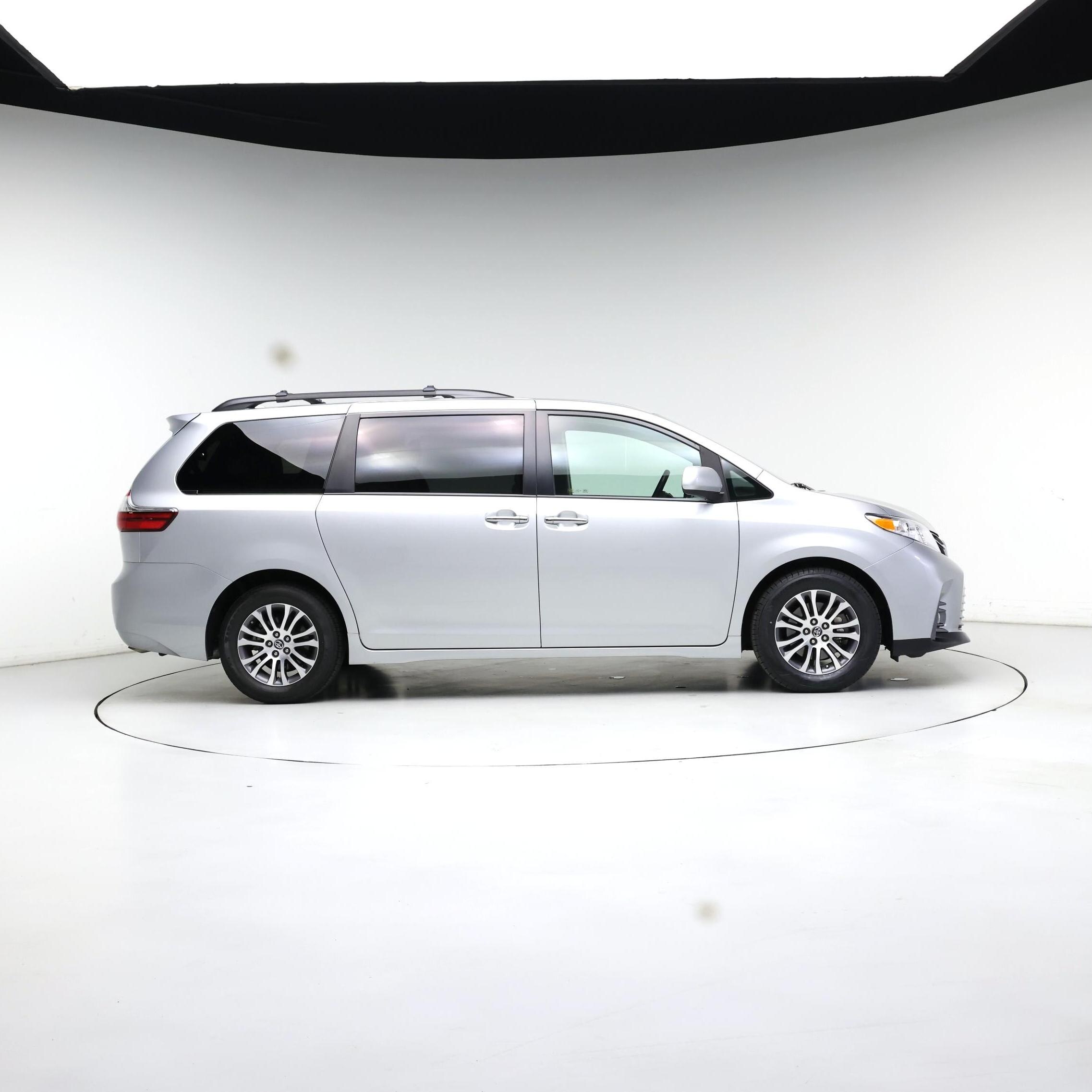 Thumbnail: 2019 Toyota Sienna - 7