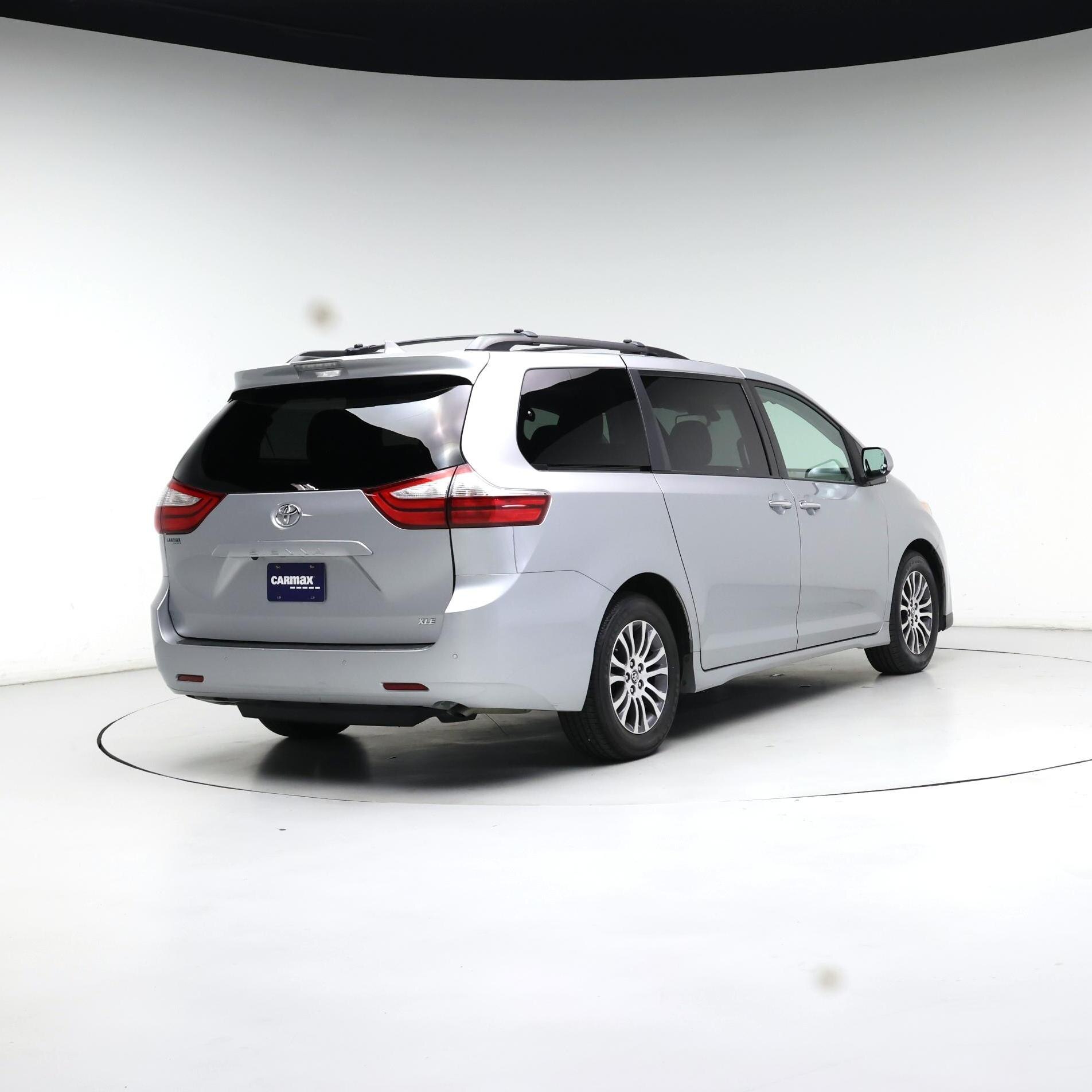 Thumbnail: 2019 Toyota Sienna - 8