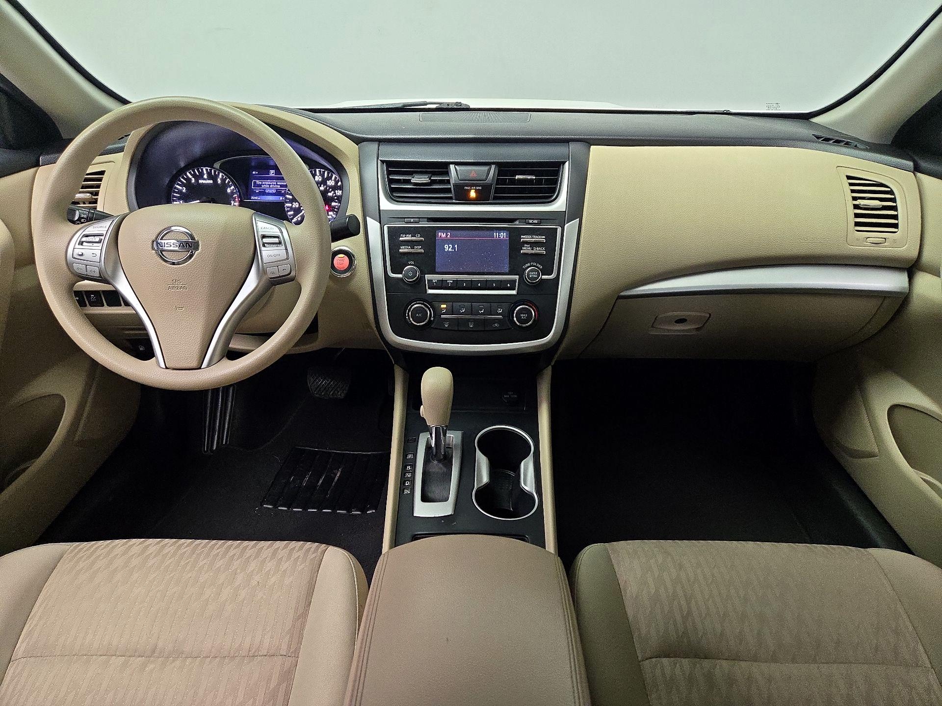 Thumbnail: 2017 Nissan Altima - 9