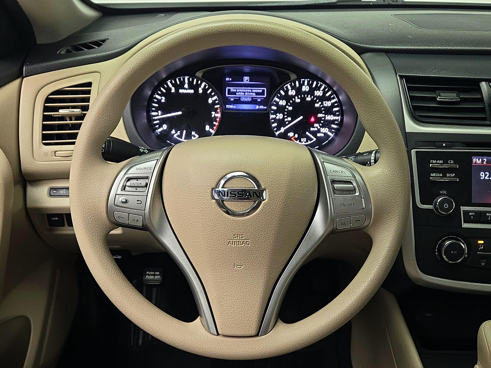 Thumbnail: 2017 Nissan Altima - 10