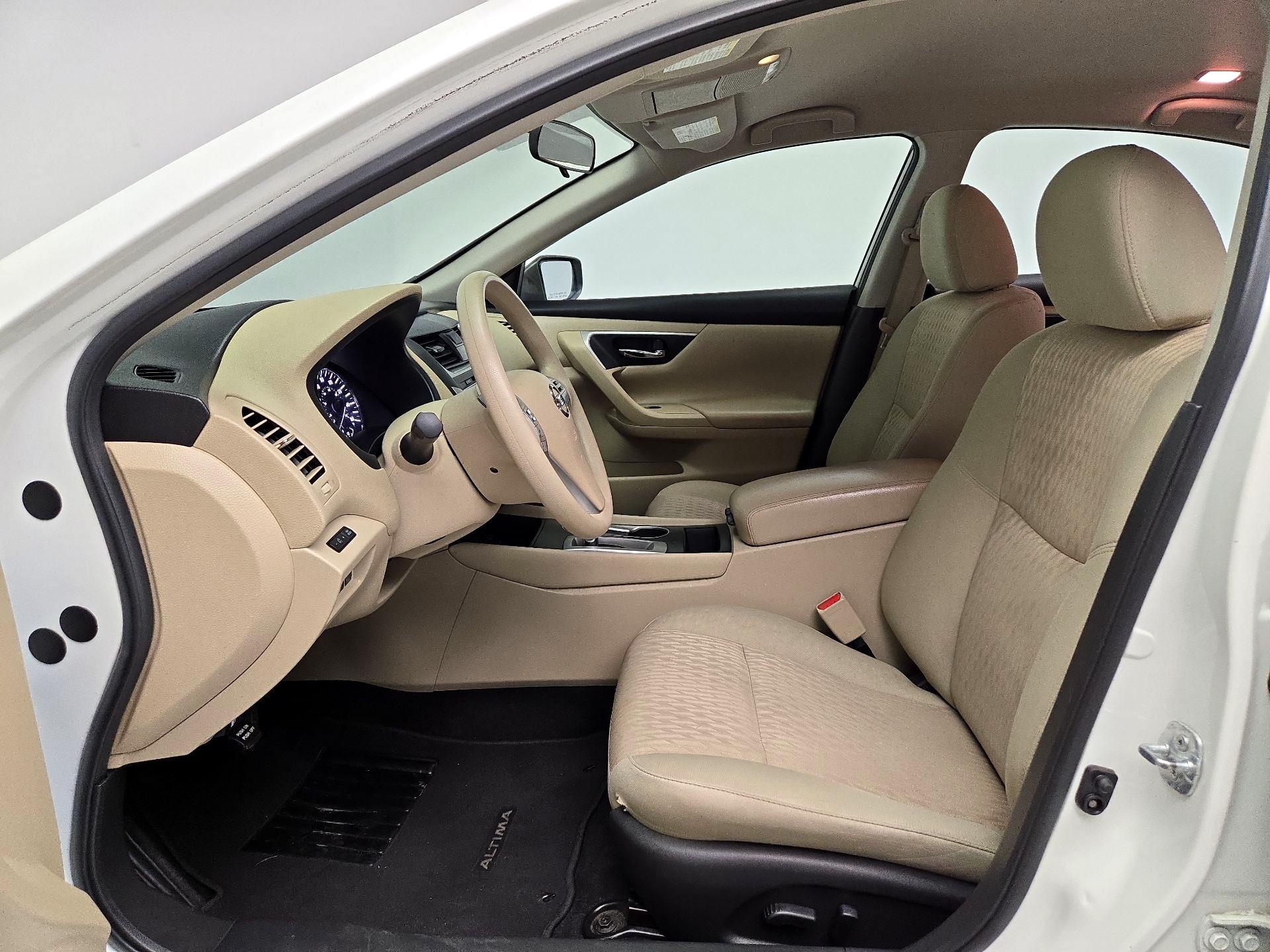 Thumbnail: 2017 Nissan Altima - 11