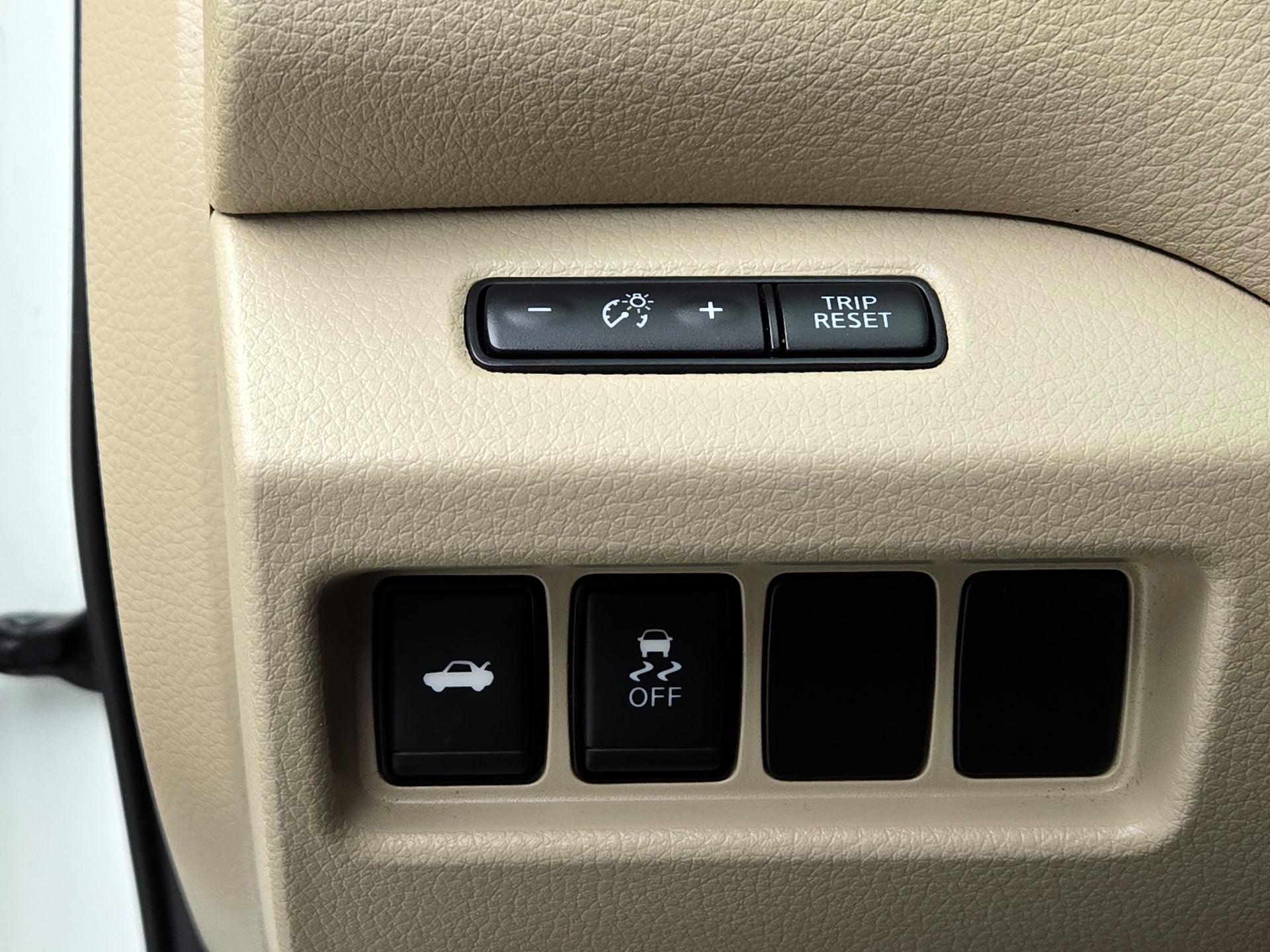 Thumbnail: 2017 Nissan Altima - 13