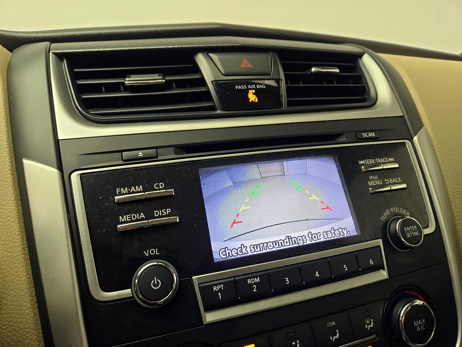 Thumbnail: 2017 Nissan Altima - 14