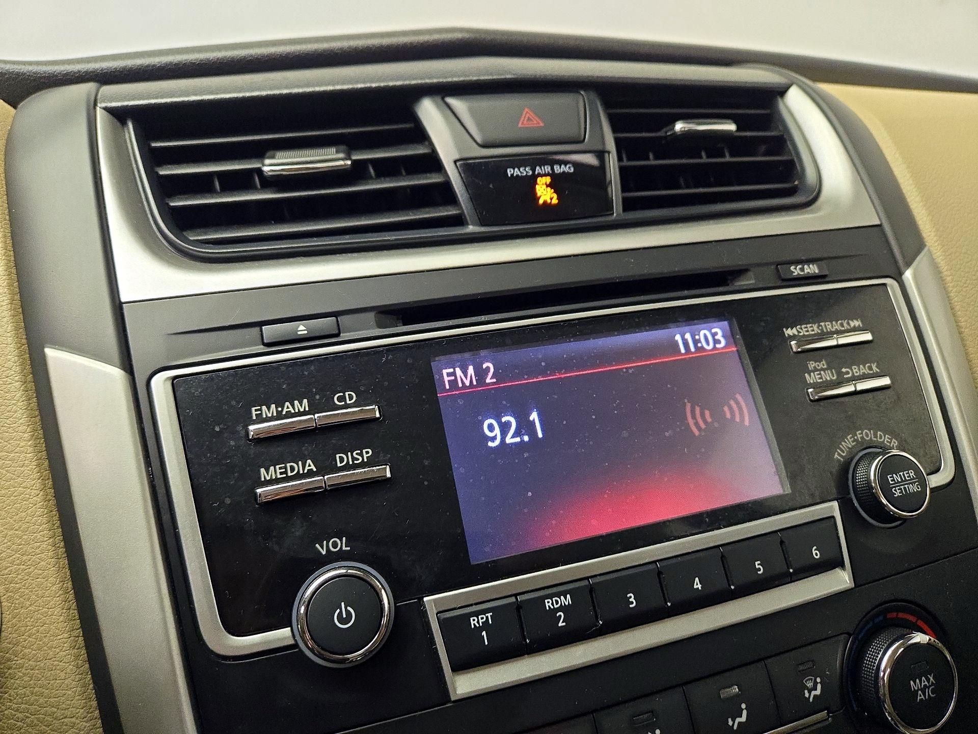 Thumbnail: 2017 Nissan Altima - 15