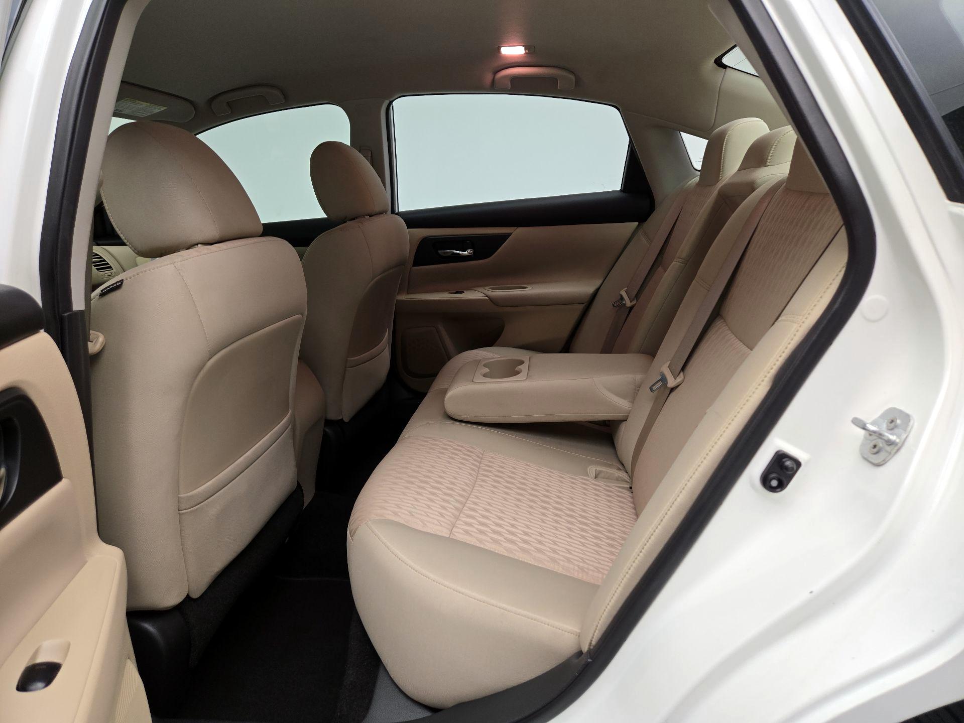 Thumbnail: 2017 Nissan Altima - 19