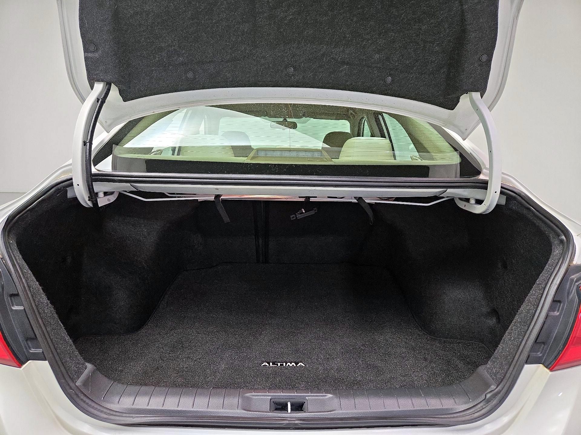 Thumbnail: 2017 Nissan Altima - 20