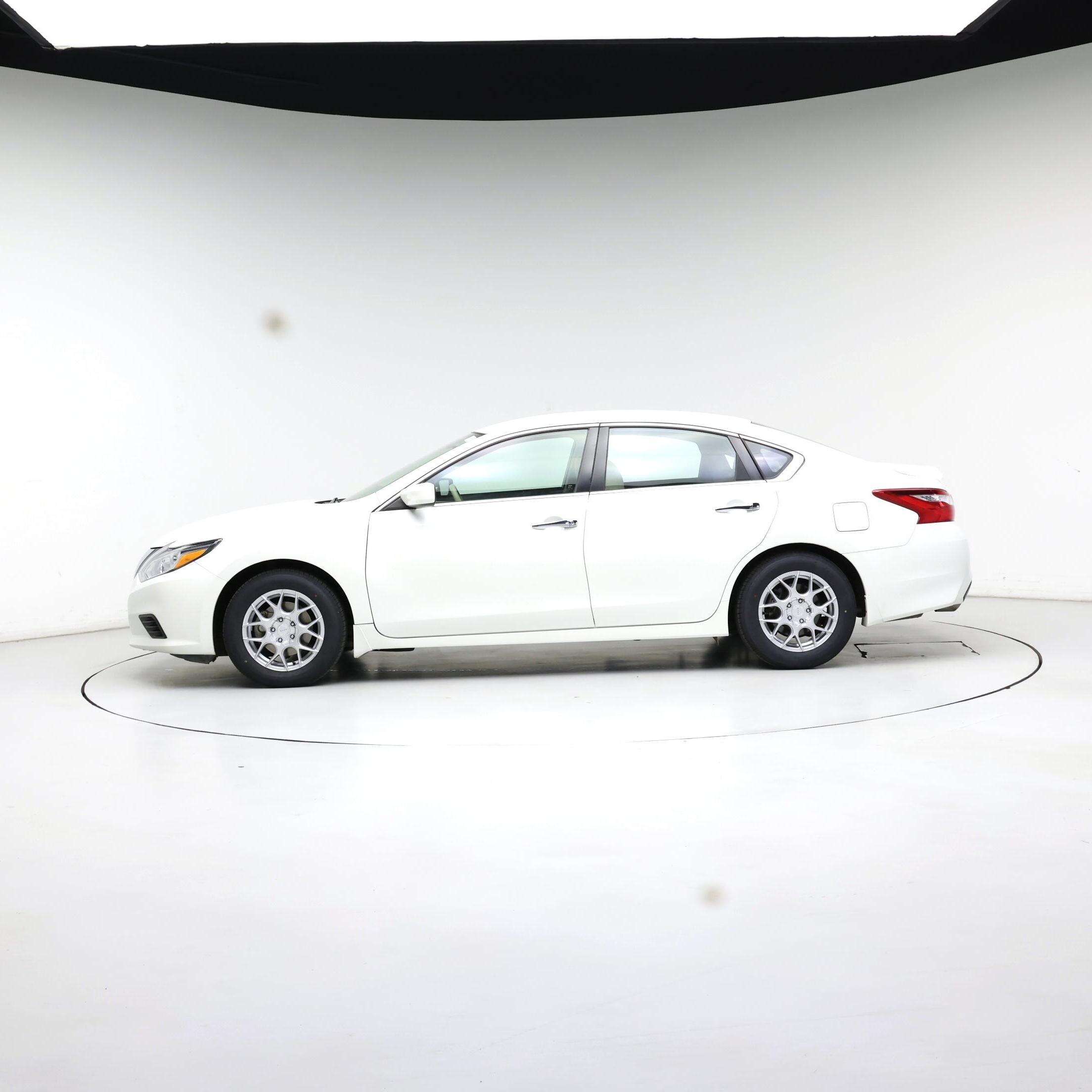 Thumbnail: 2017 Nissan Altima - 3