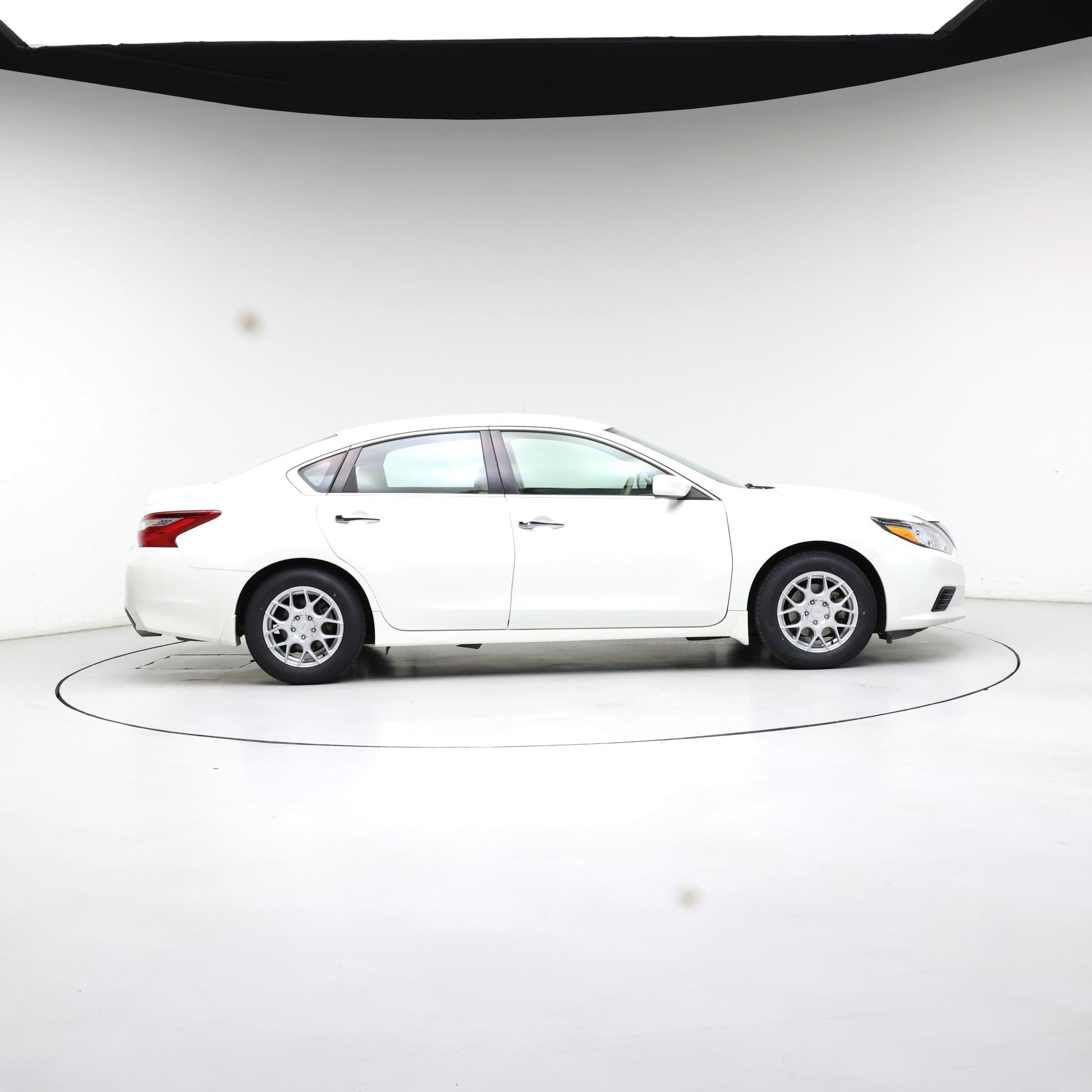 Thumbnail: 2017 Nissan Altima - 7