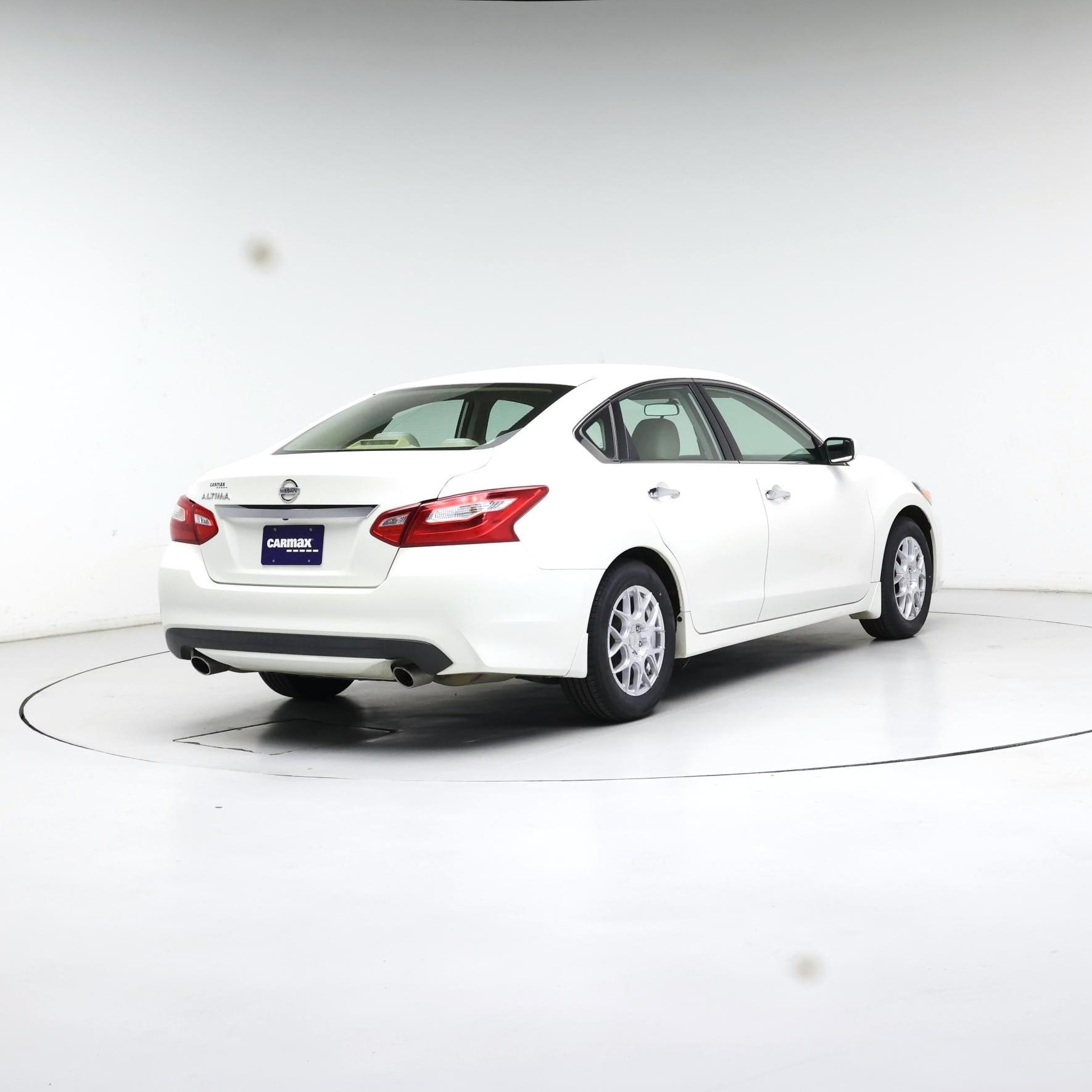 Thumbnail: 2017 Nissan Altima - 8