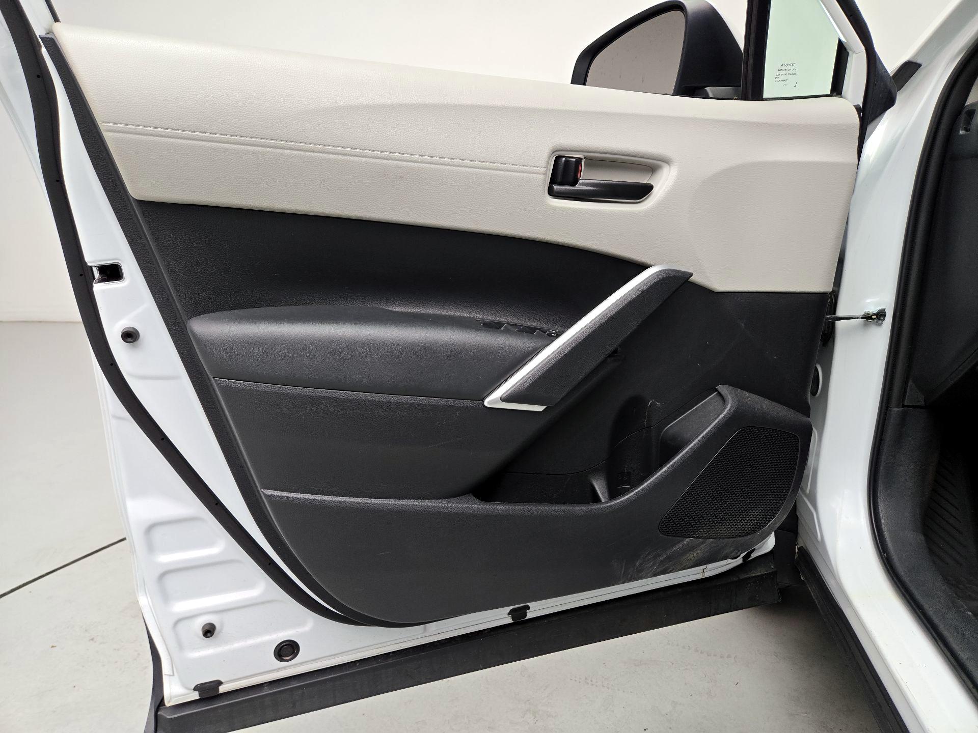 Thumbnail: 2022 Toyota Corolla Cross - 12