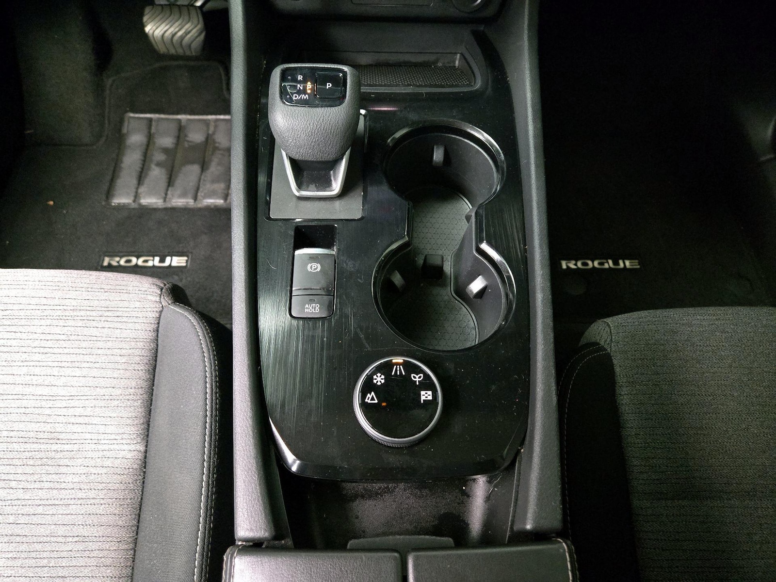 2021 Nissan Rogue SV - Photo 18