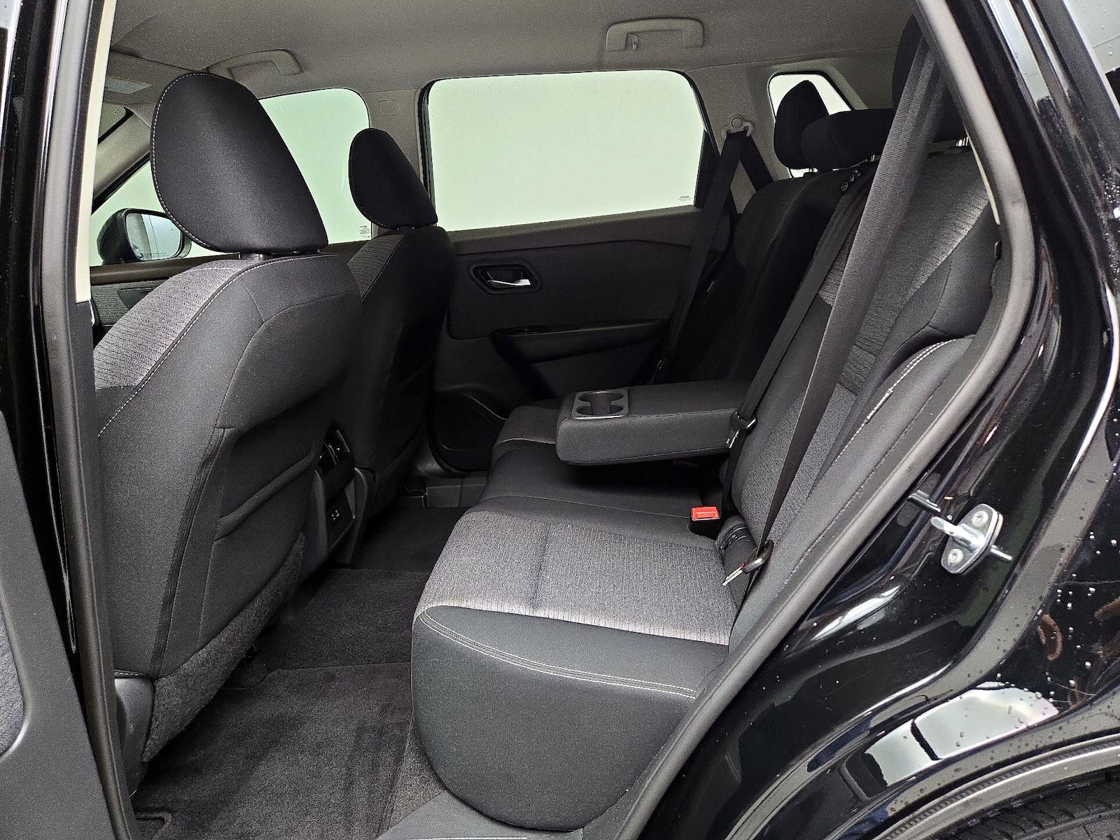 2021 Nissan Rogue SV - Photo 20