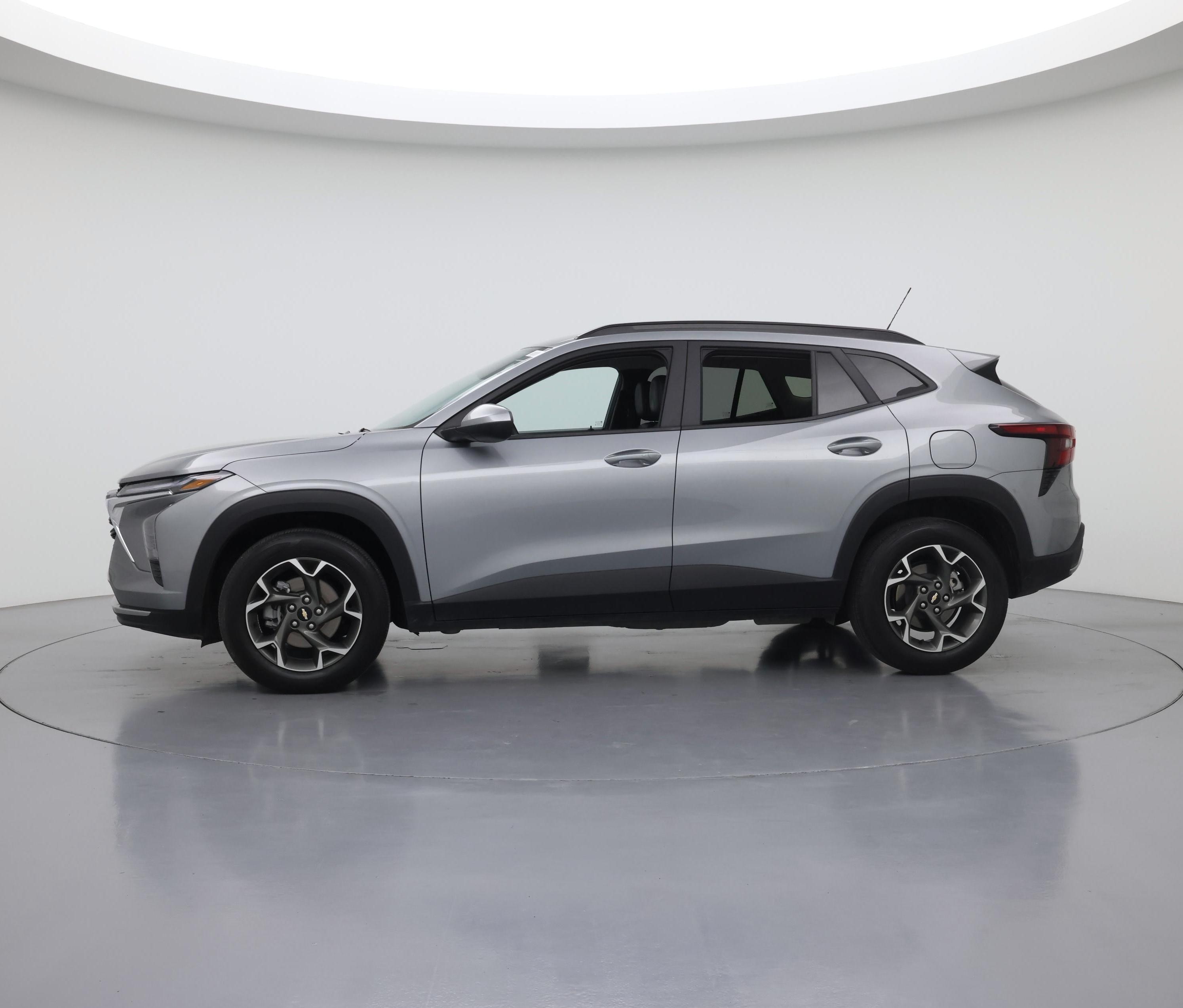 Thumbnail: 2025 Chevrolet Trax - 3