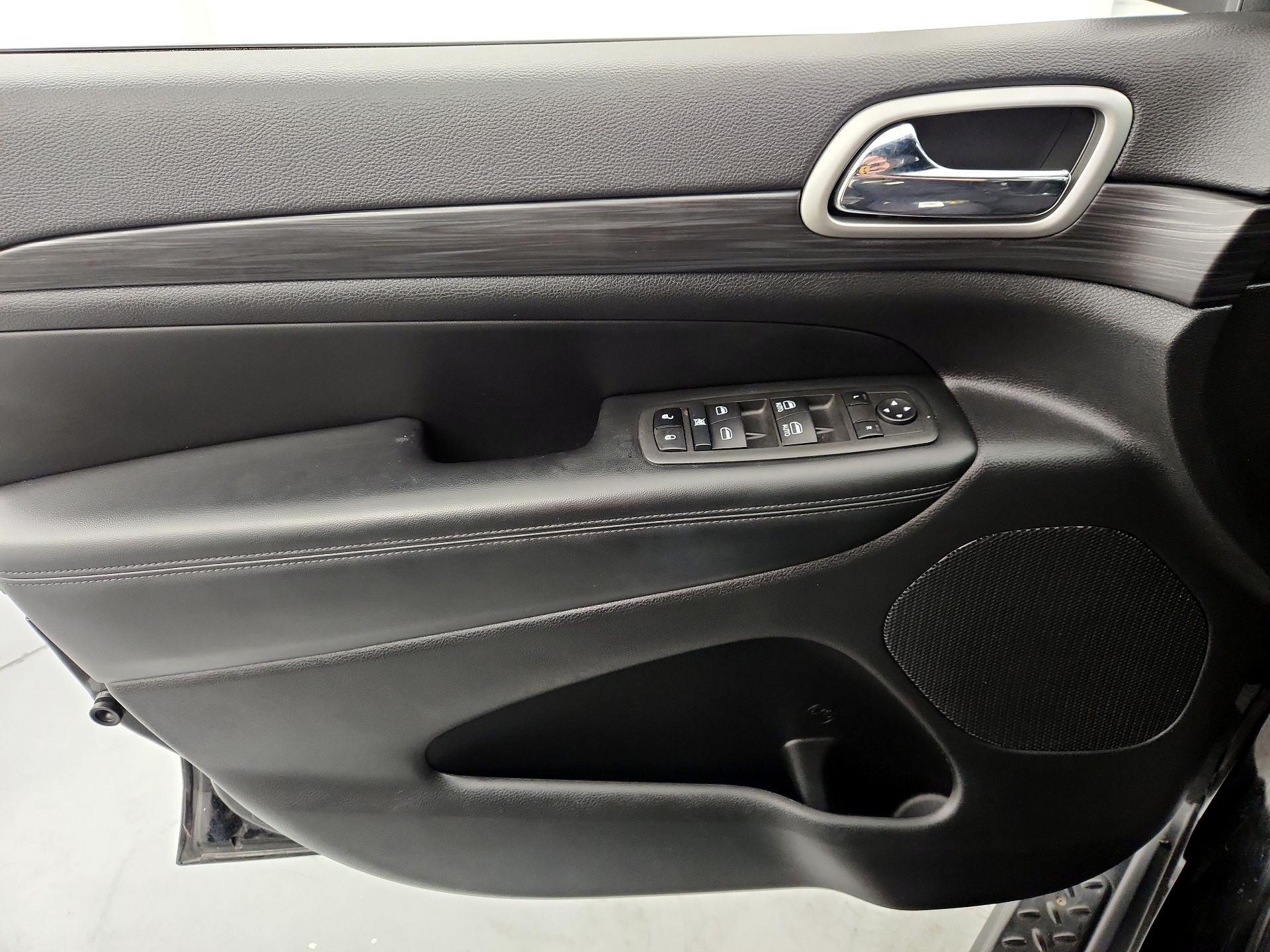 Thumbnail: 2022 Jeep Grand Cherokee - 12