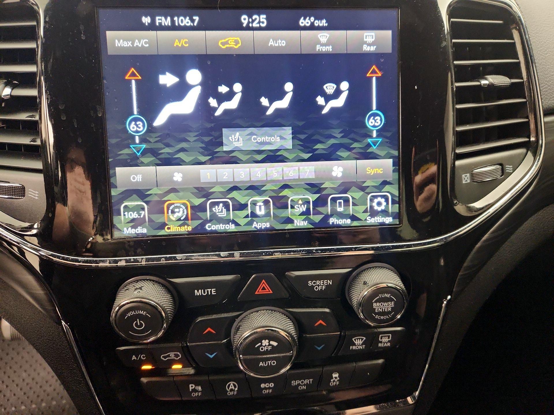 Thumbnail: 2022 Jeep Grand Cherokee - 17