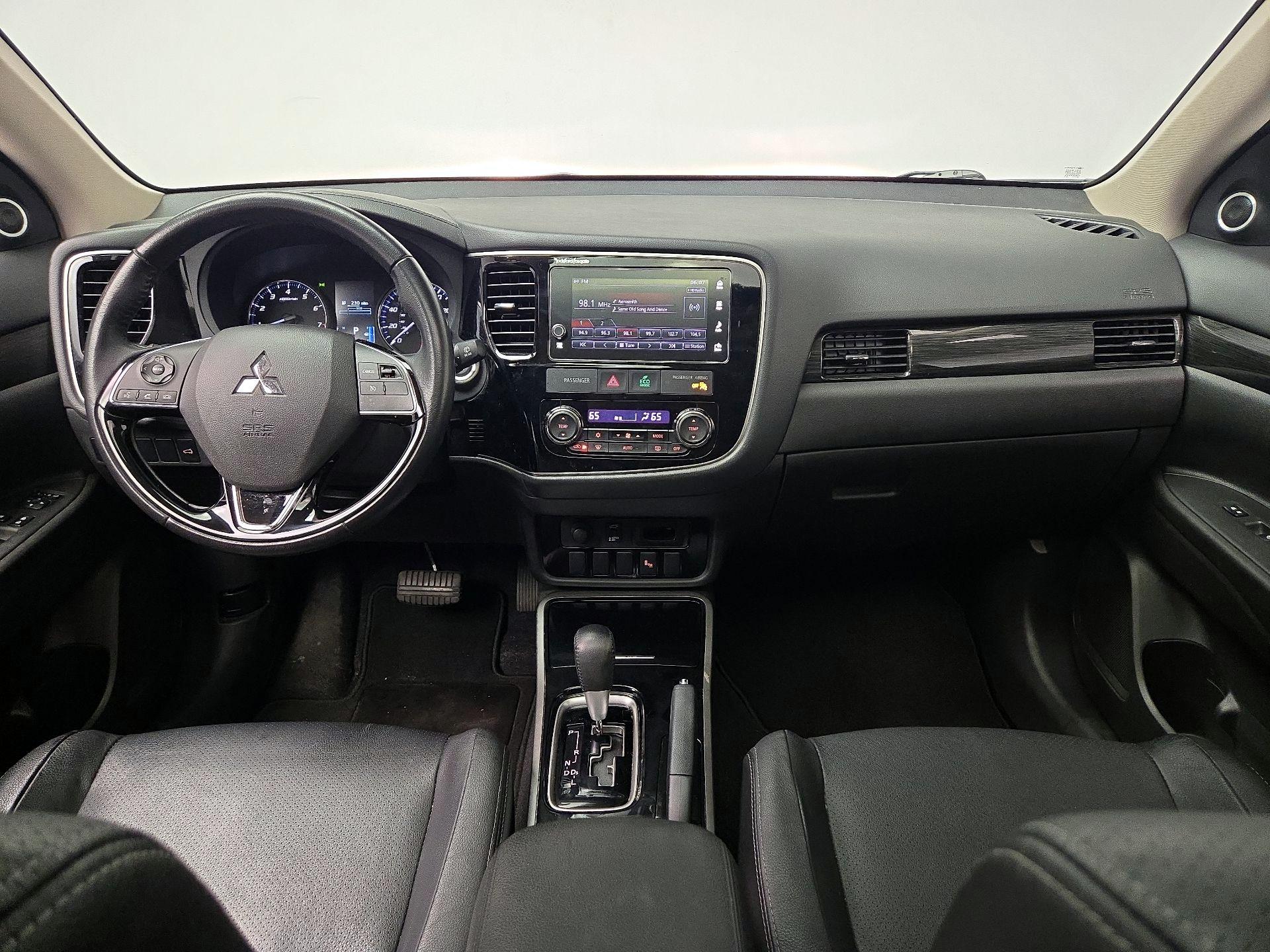 Thumbnail: 2017 Mitsubishi Outlander - 9