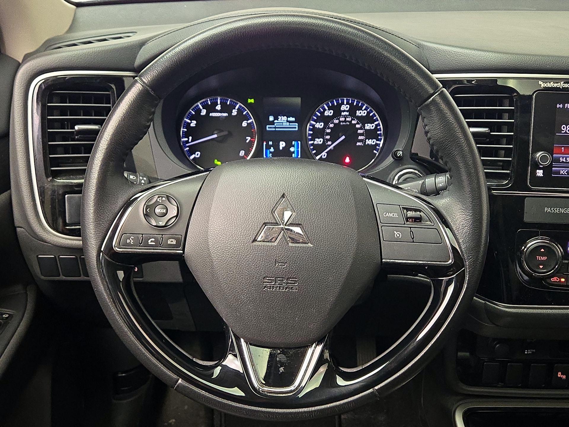 Thumbnail: 2017 Mitsubishi Outlander - 10