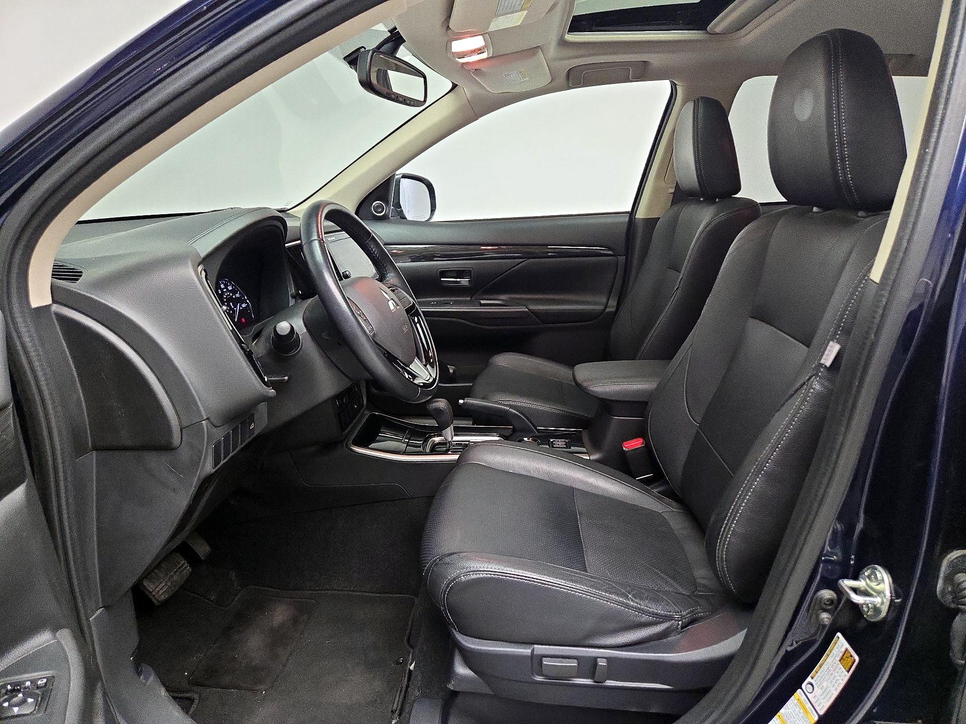 Thumbnail: 2017 Mitsubishi Outlander - 11