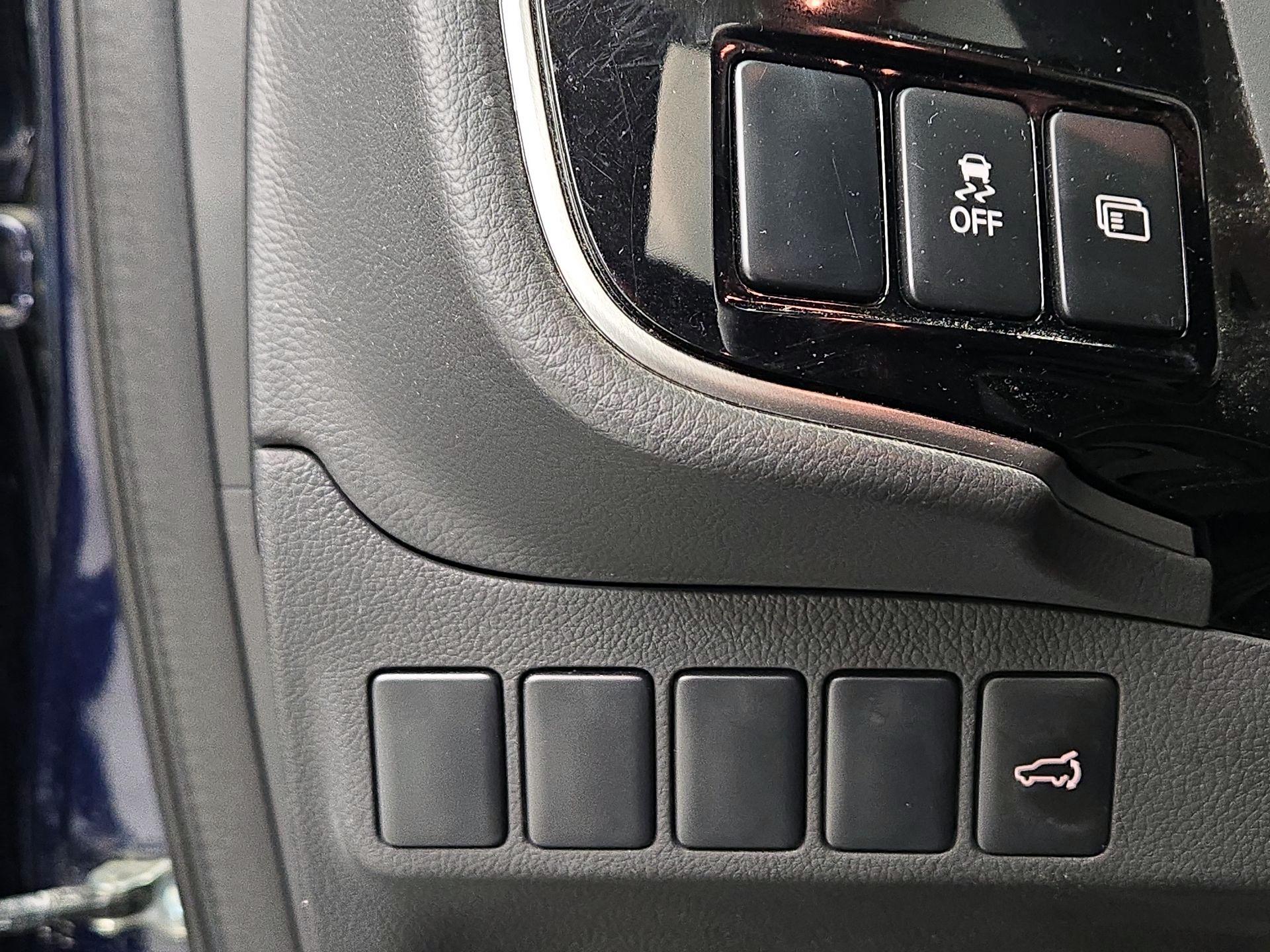 Thumbnail: 2017 Mitsubishi Outlander - 13