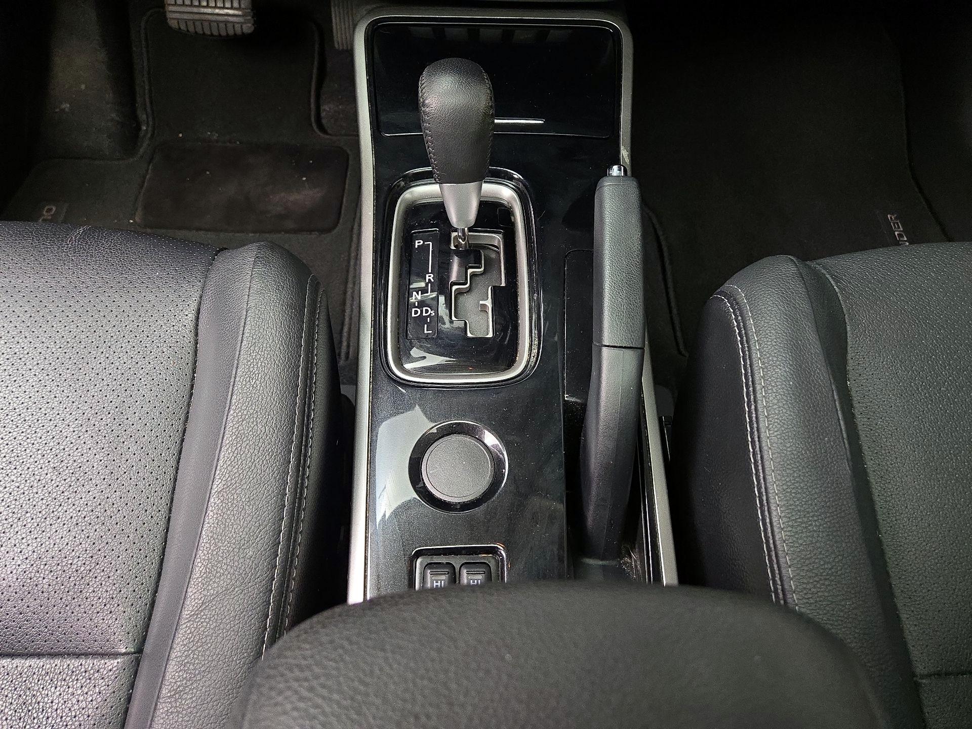 Thumbnail: 2017 Mitsubishi Outlander - 17