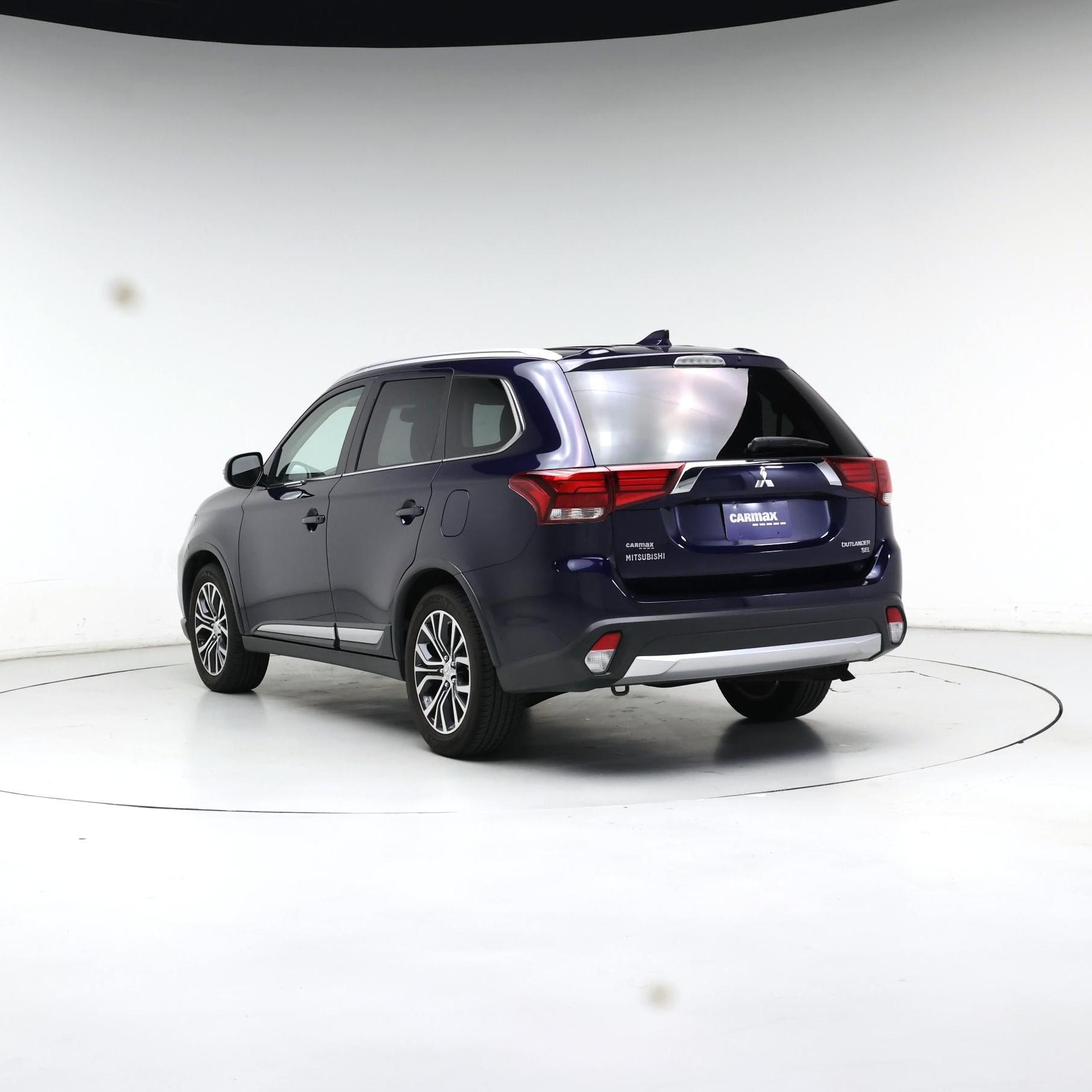 Thumbnail: 2017 Mitsubishi Outlander - 2