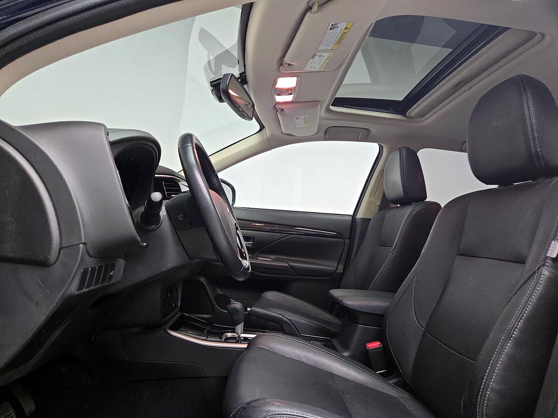 Thumbnail: 2017 Mitsubishi Outlander - 19